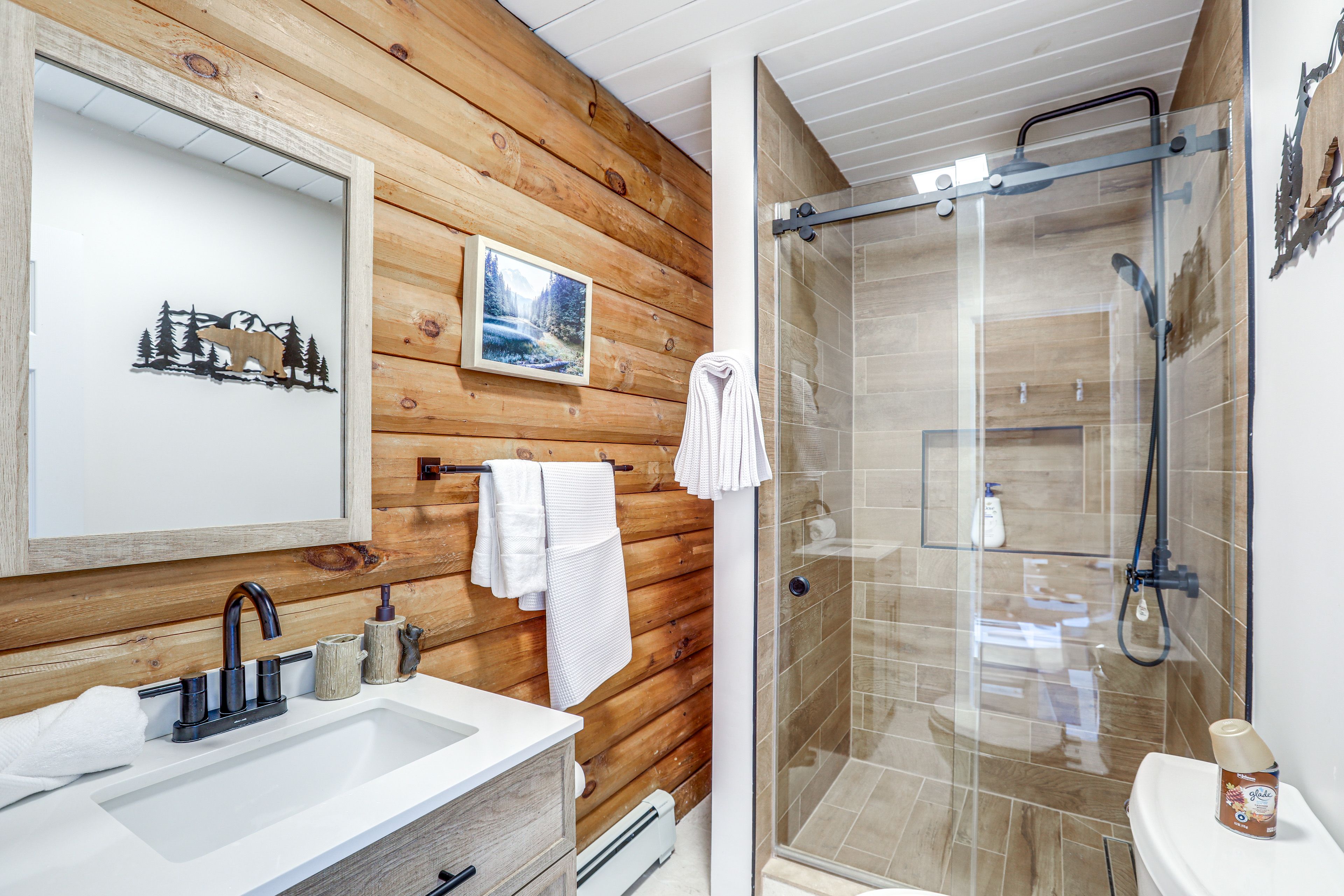 Full Bathroom | Main Level | Hair Dryer