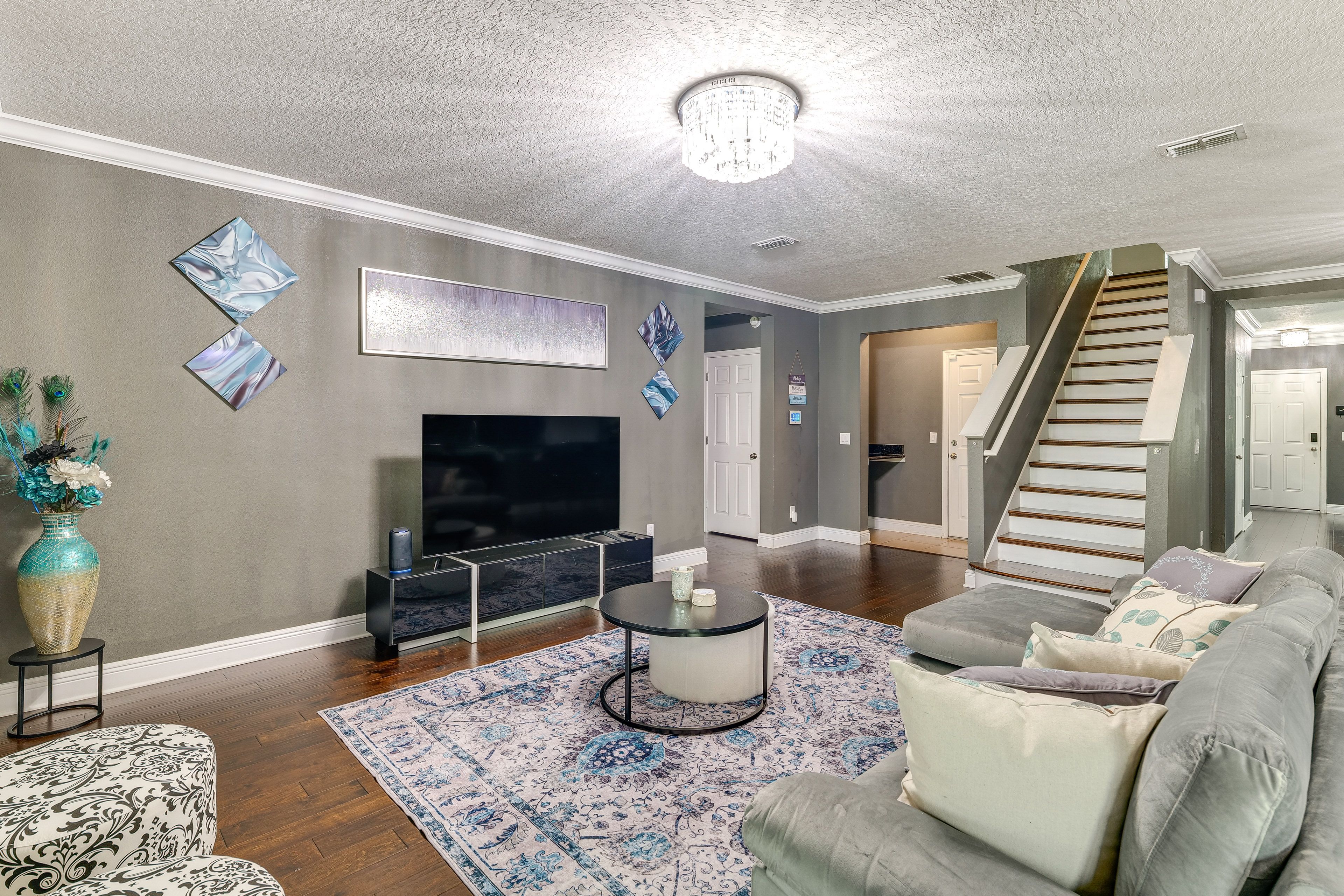Living Room | 1st Floor | Smart TV | Books | Board Games