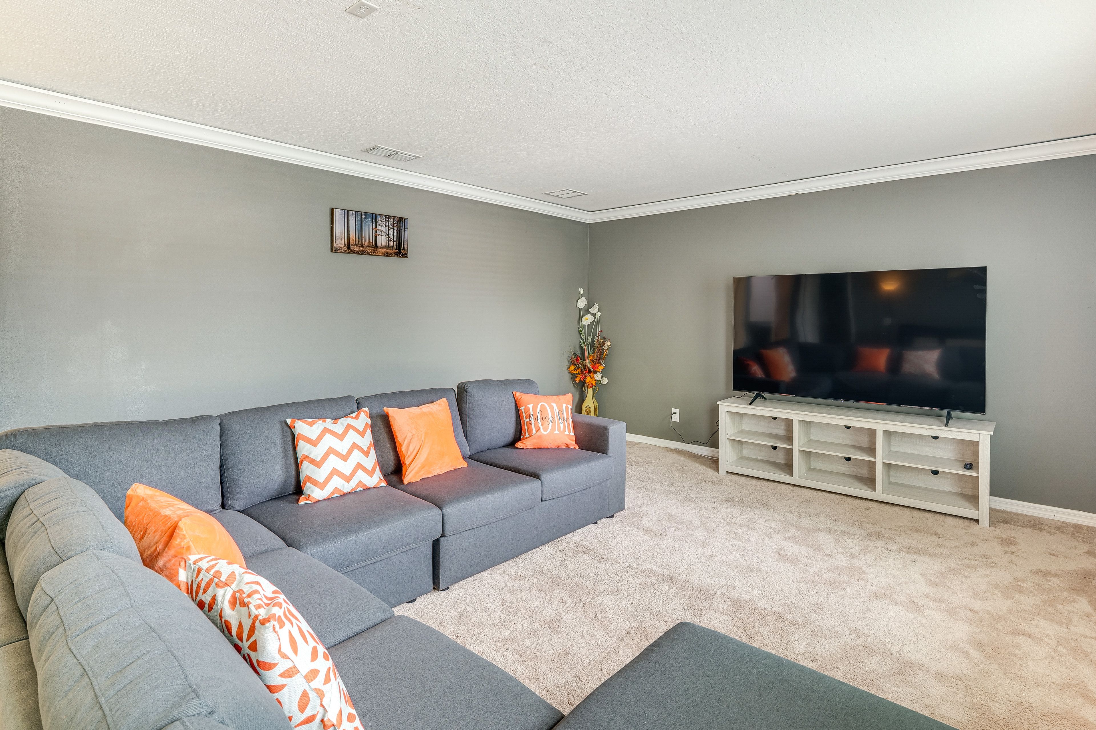Upstairs Living Room | 2nd Floor | Smart TV