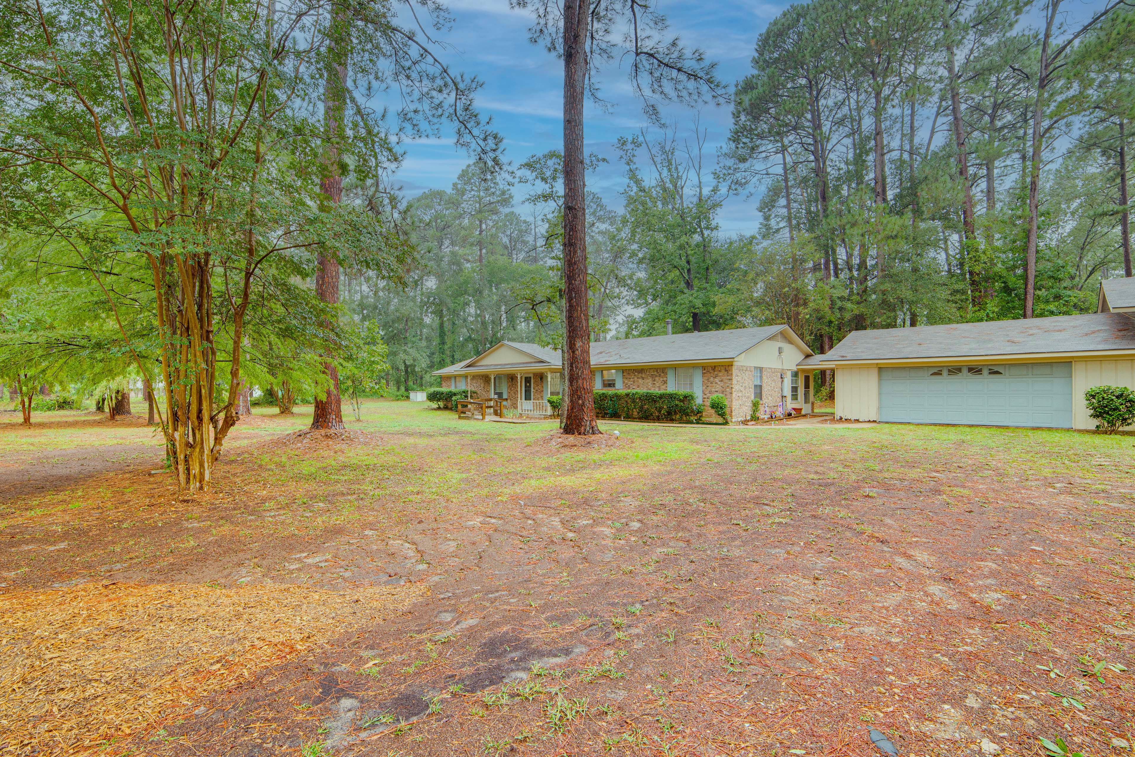 Parking | Gravel Driveway (4 Vehicles)