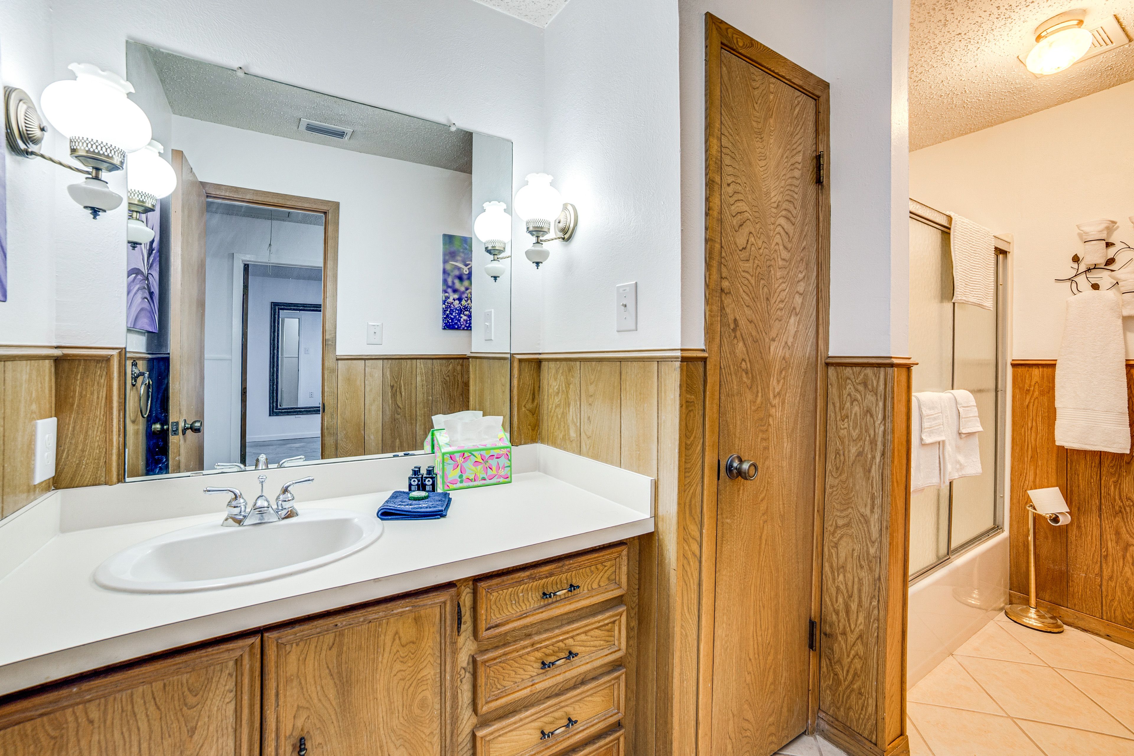 Full Bathroom | Complimentary Toiletries