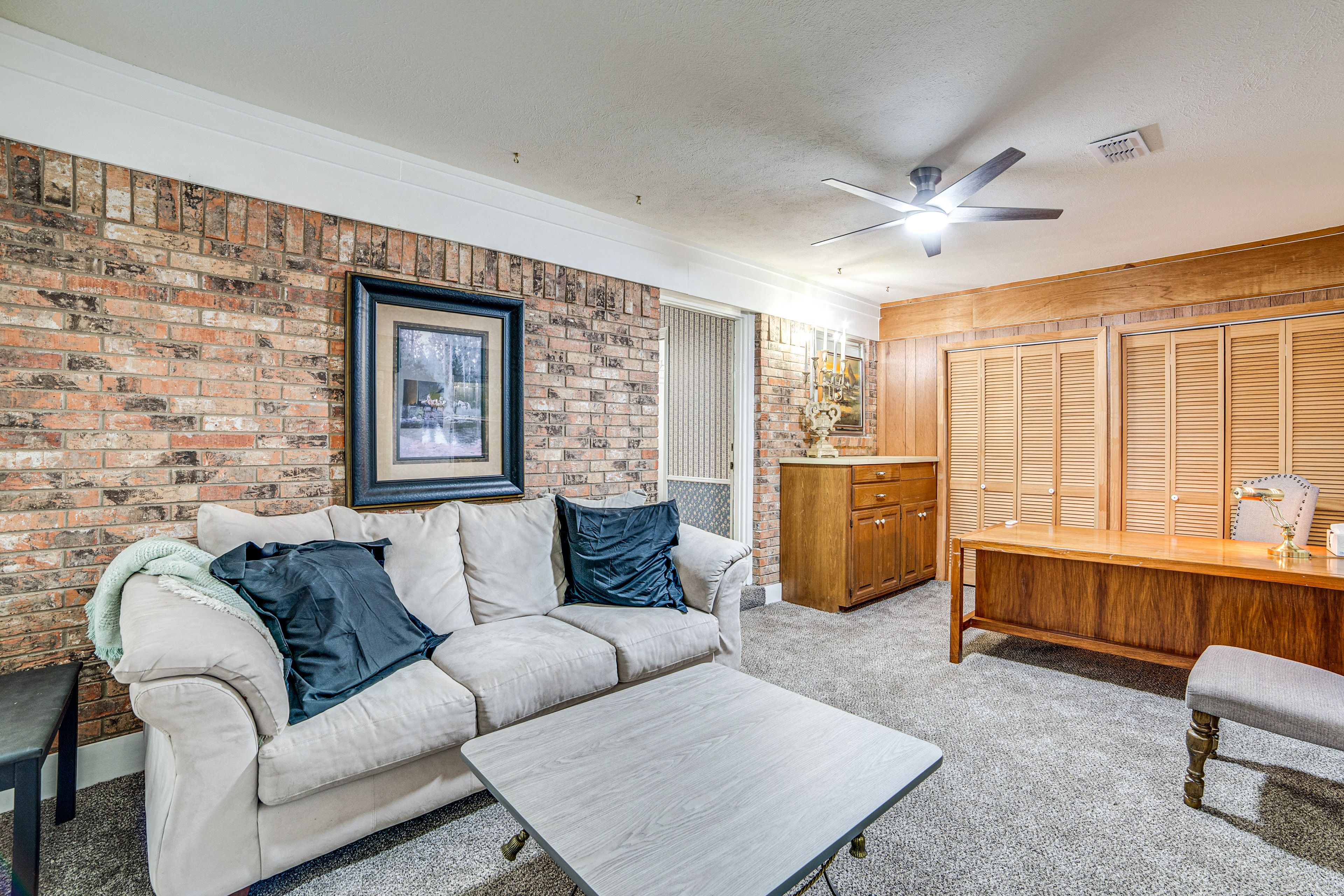 Home Office | Laptop-Friendly Workspace