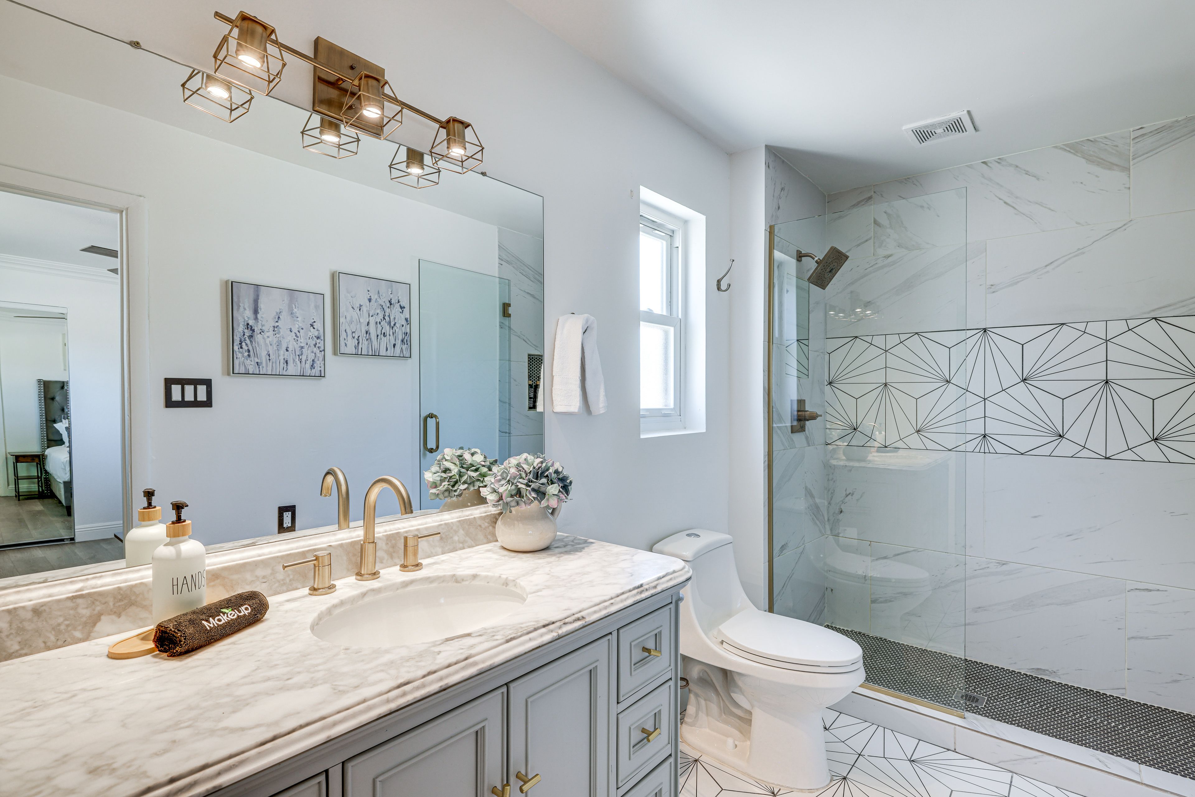En-Suite Bathroom | Towels Provided
