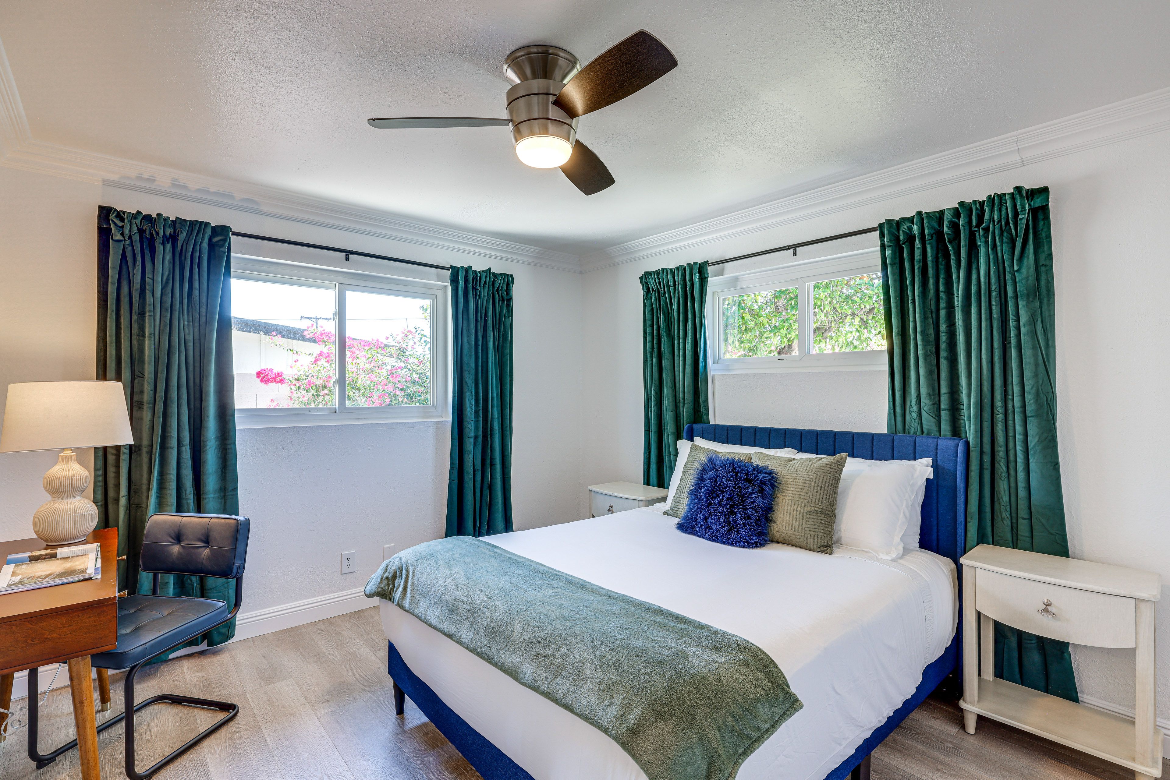 Bedroom 2 | Queen Bed