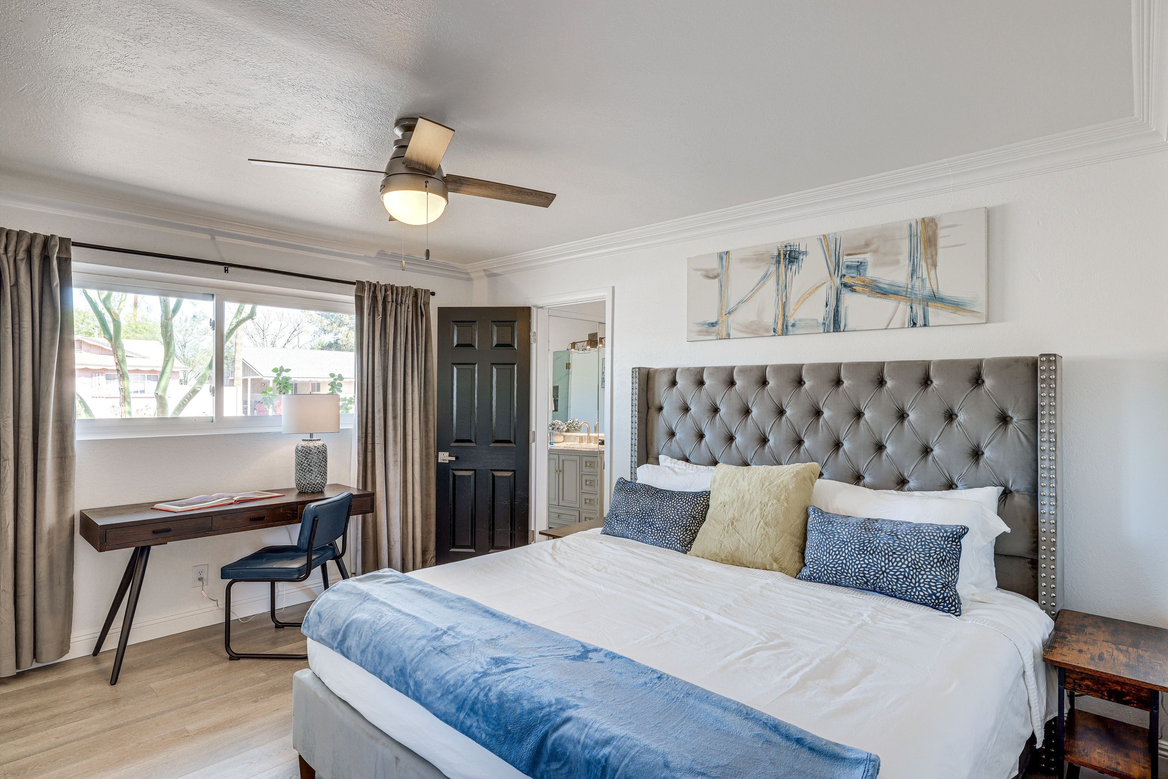 Bedroom 1 | King Bed