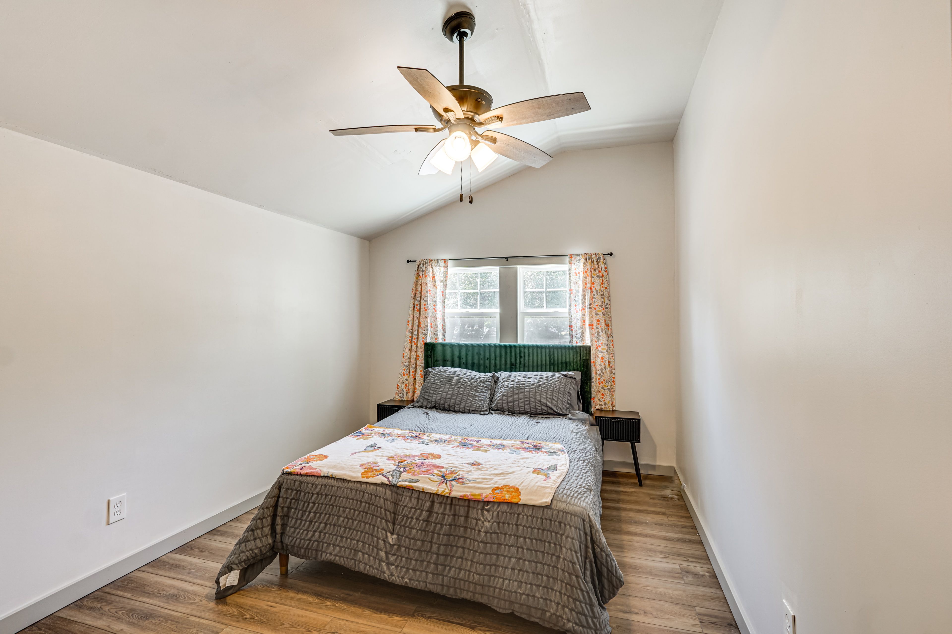 Bedroom 2 | Queen Bed | Step-Free Access