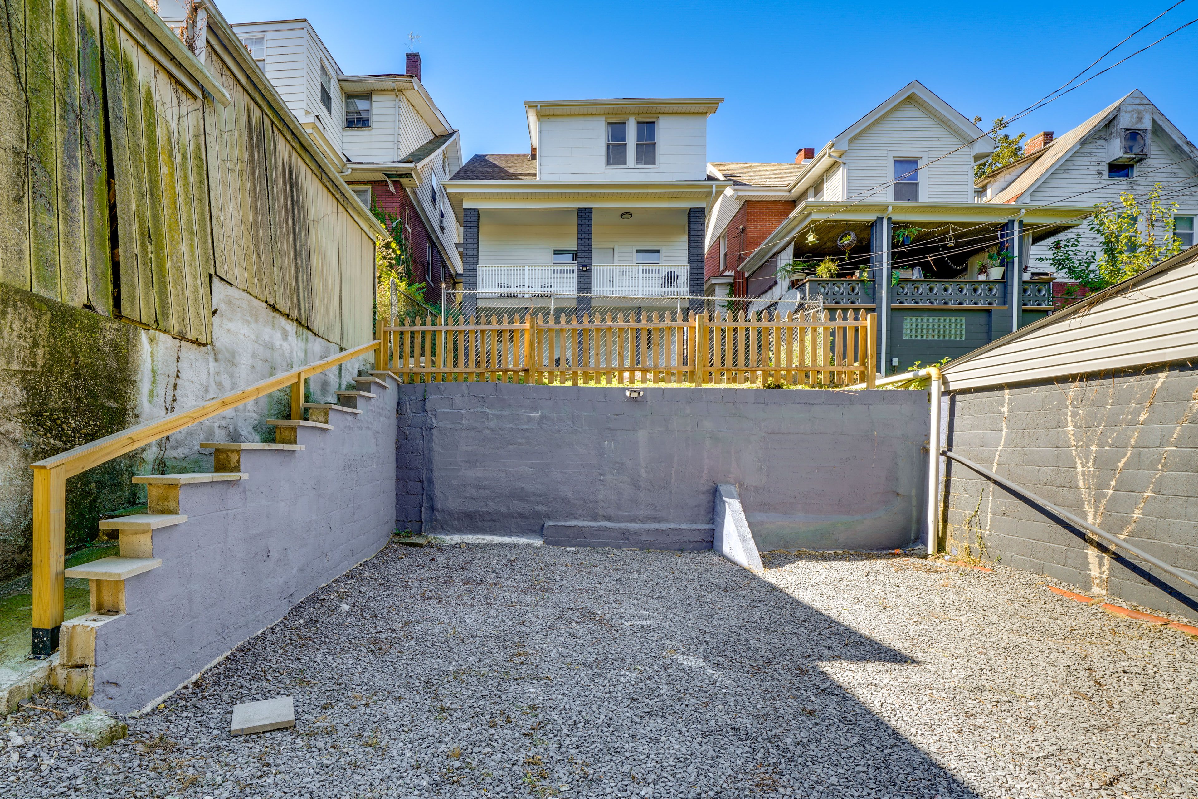 Parking | Gravel Driveway (2 Vehicles)