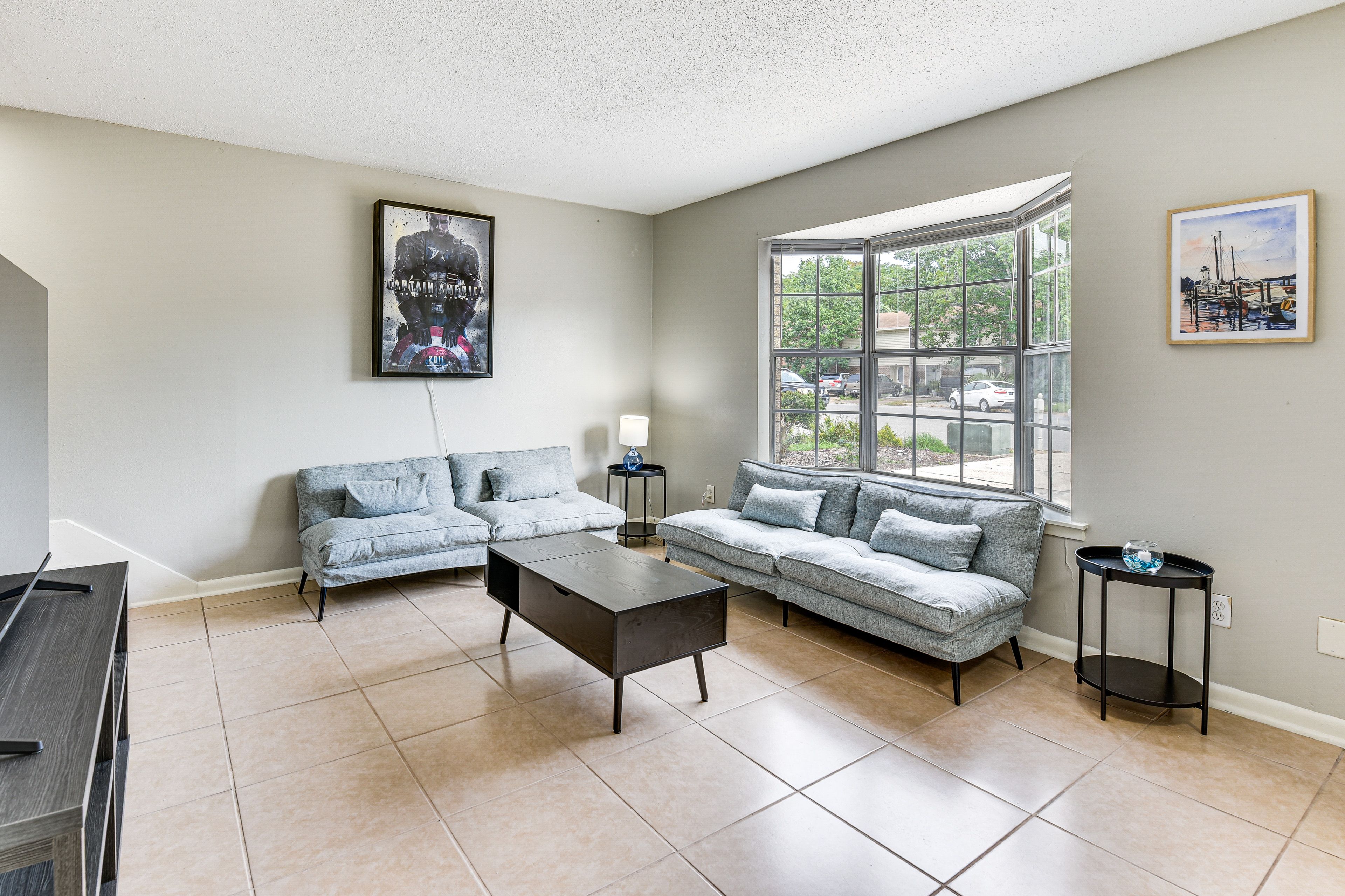 Living Room | Free WiFi | Central A/C & Heating
