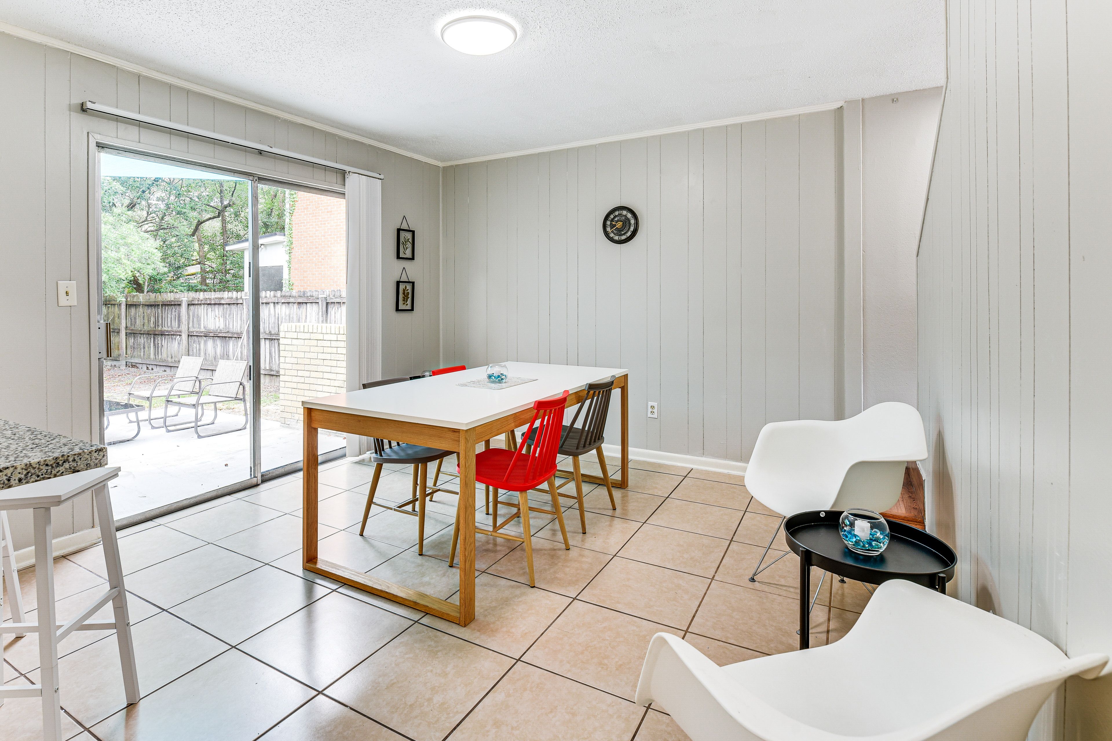 Dining Area | 1st Floor | Dishes & Flatware Provided