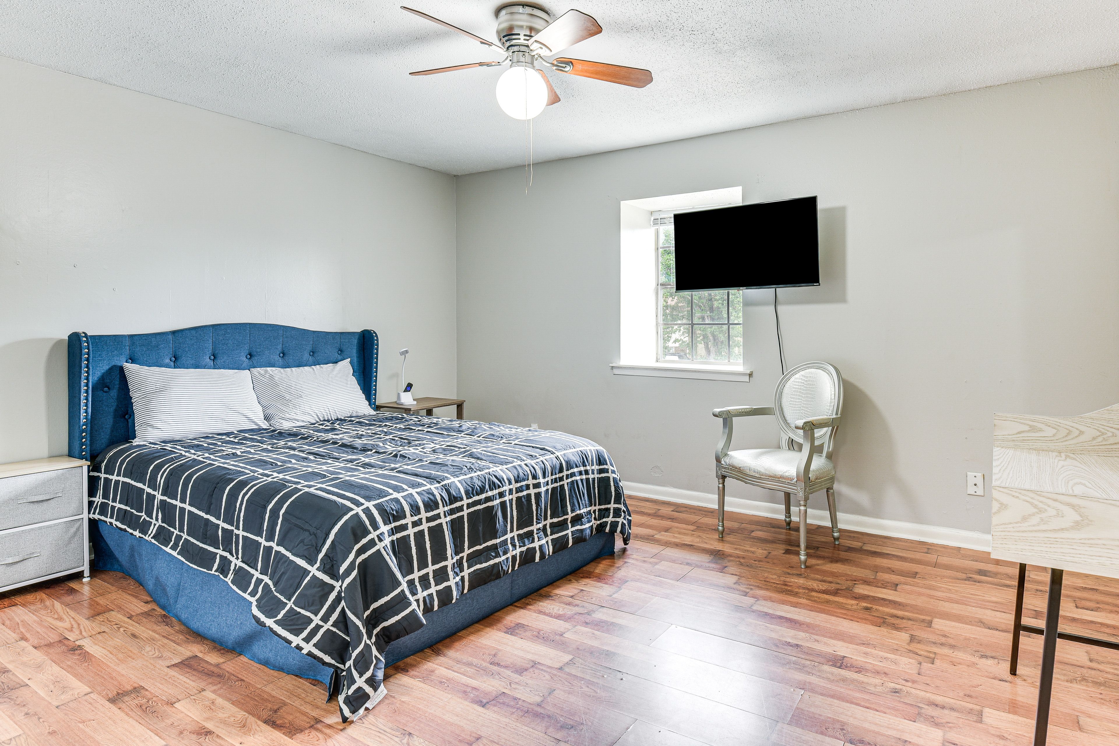 Bedroom 1 | Queen Bed | 2nd Floor | Desk