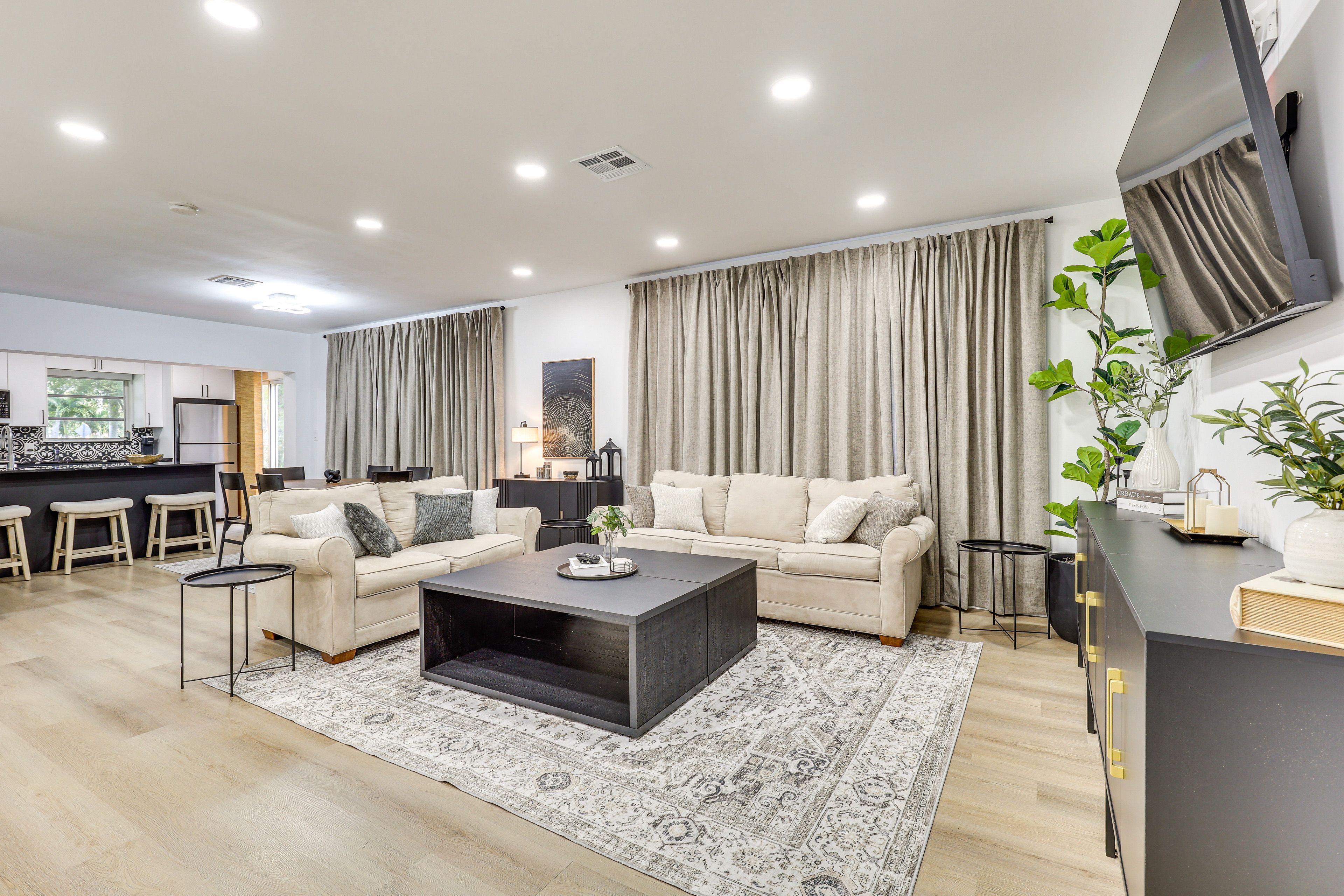Living Room | Smart TV | Free WiFi