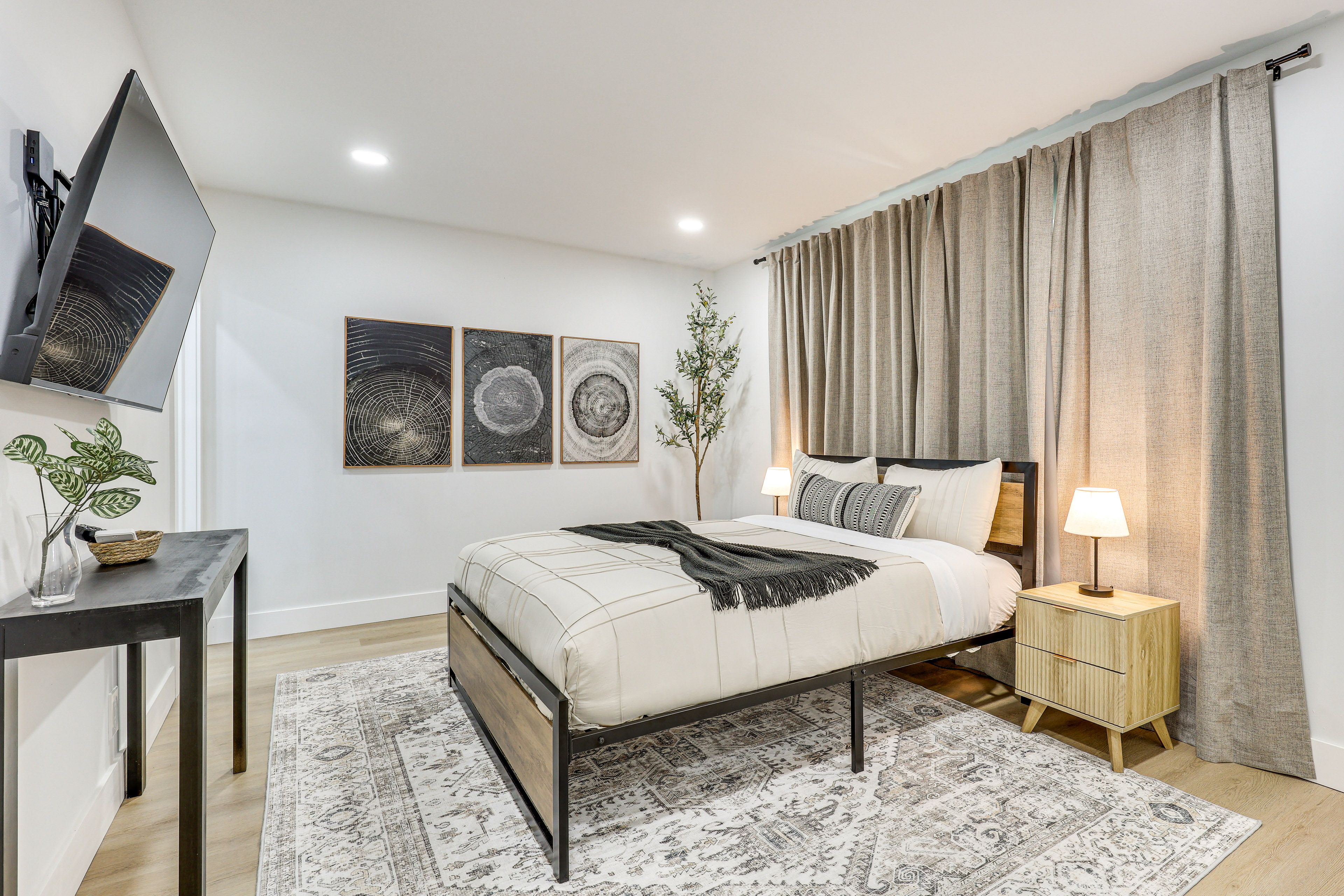 Bedroom 1 | Queen Bed | Linens