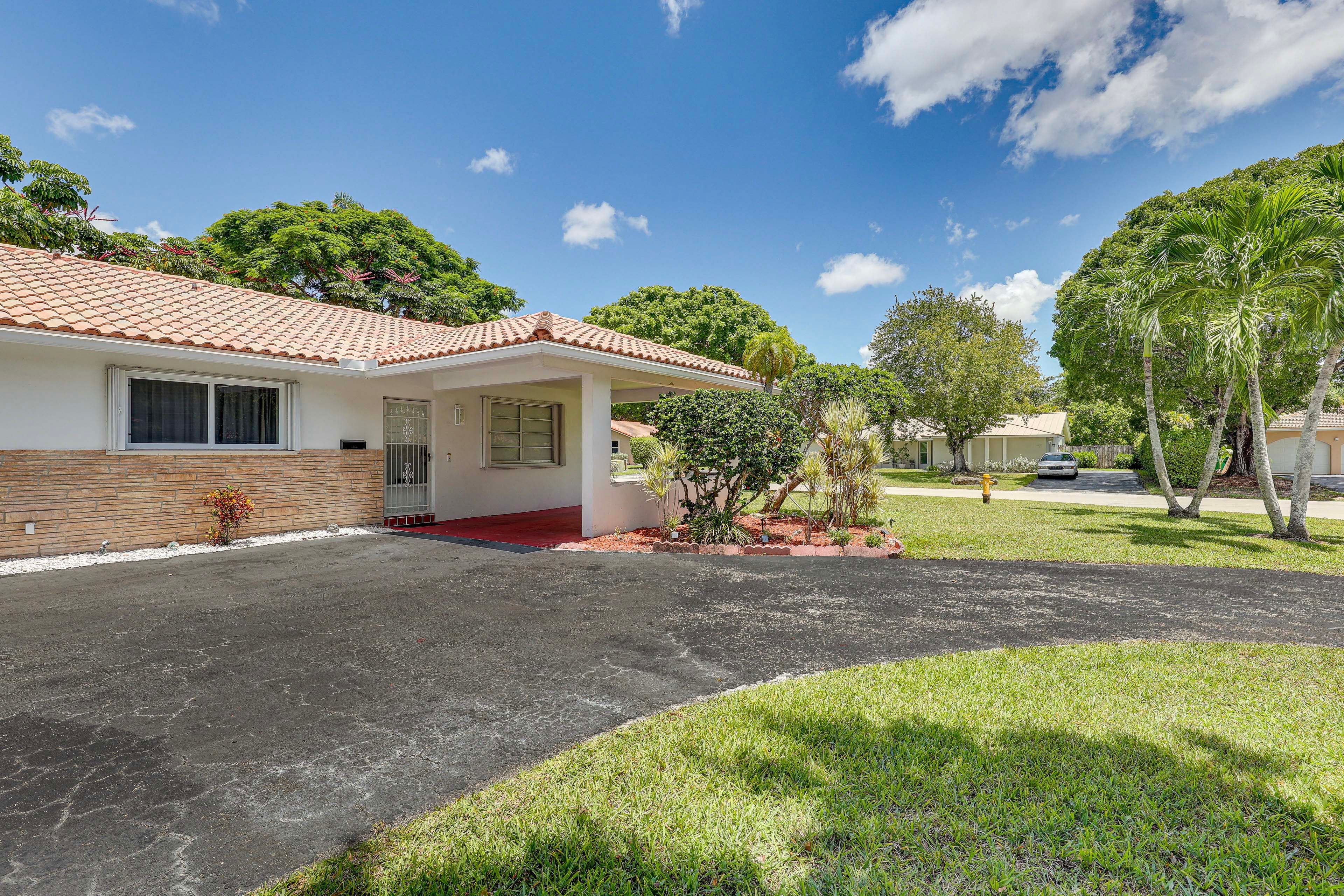 Parking | Carport (1 Vehicle) | Shared Driveway (2 Vehicles)