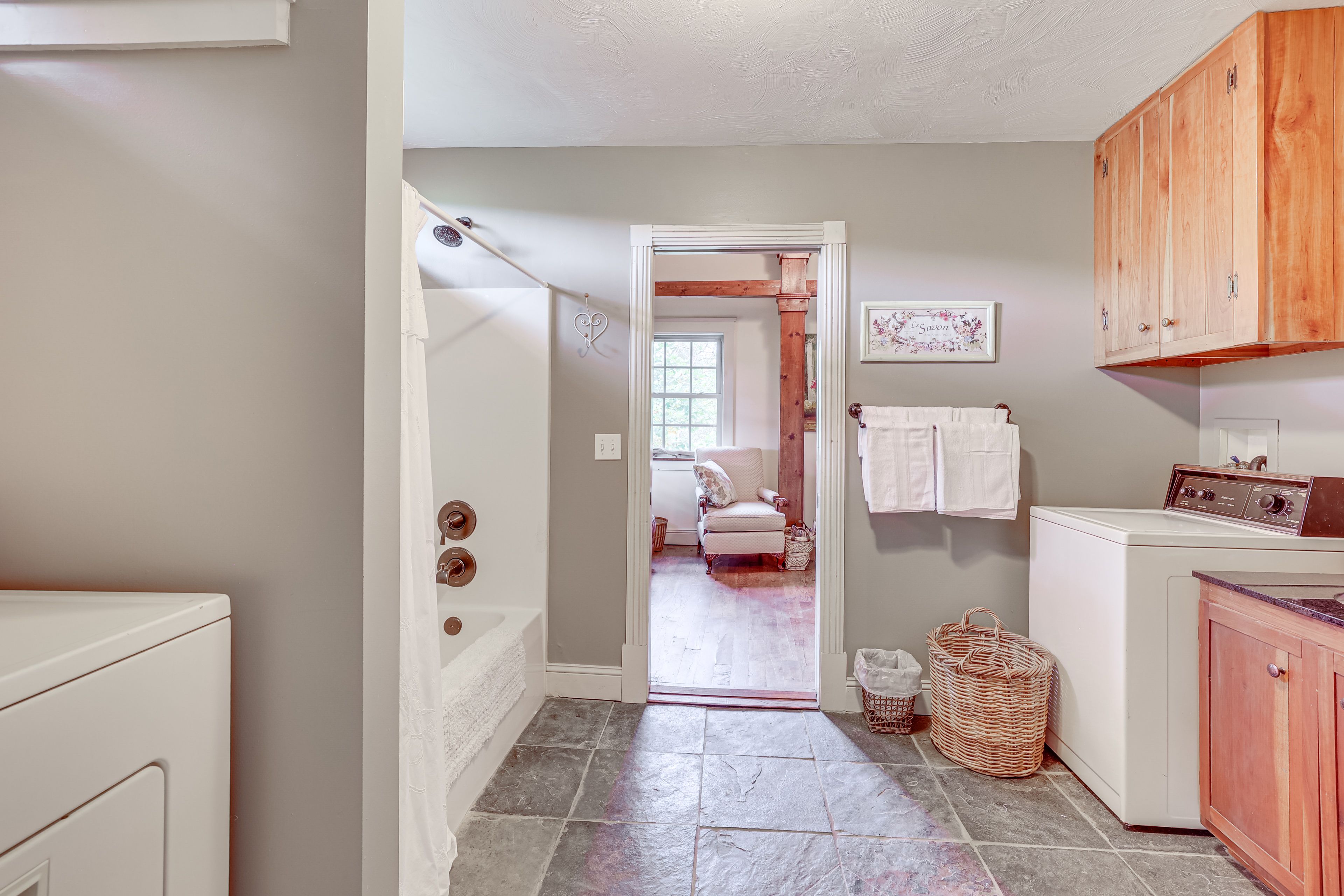 Full Bathroom | 1st Floor | Shower/Tub Combo | Laundry Machines