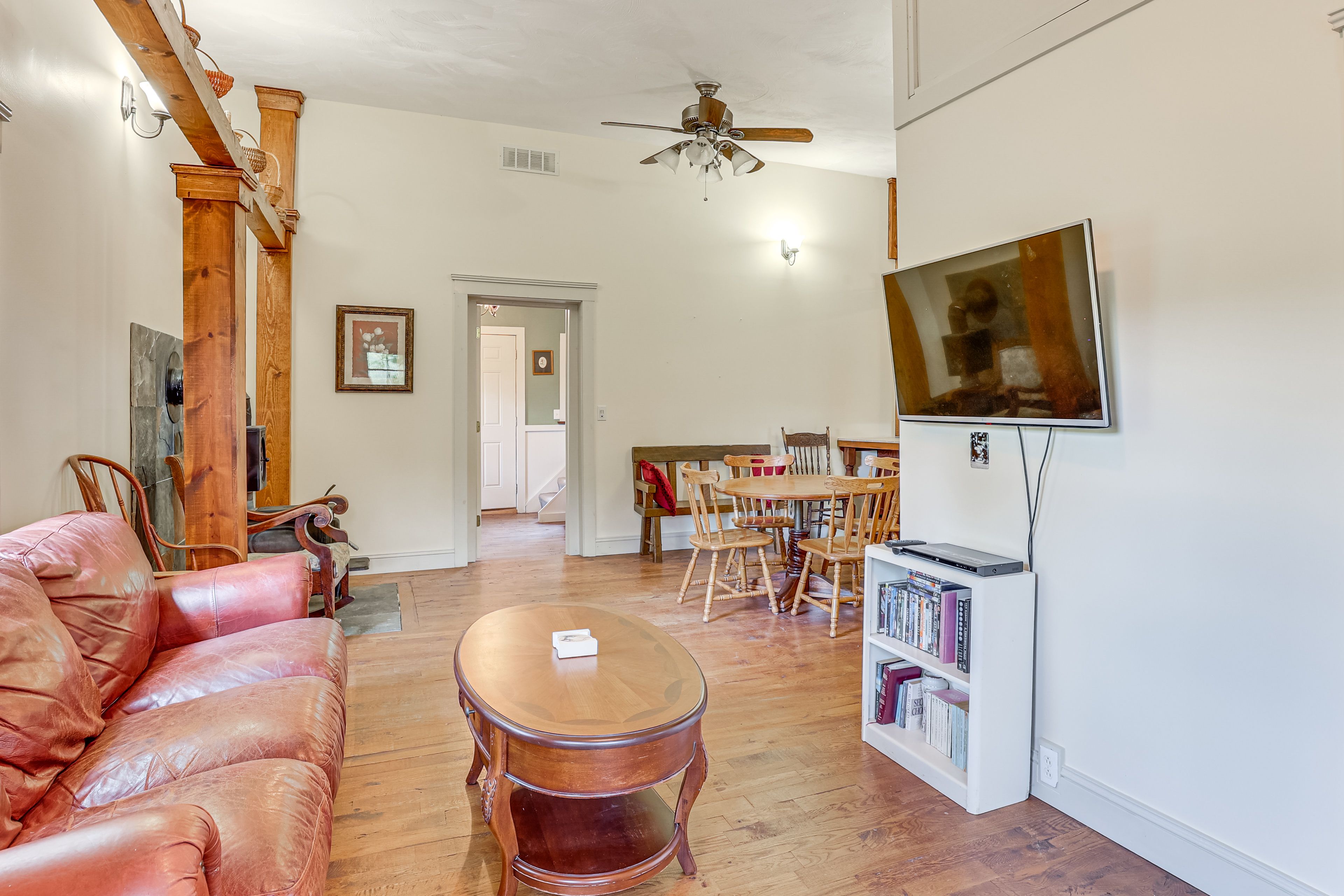 Living Room | 1st Floor | Smart TV | Free WiFi | Central Heat & A/C