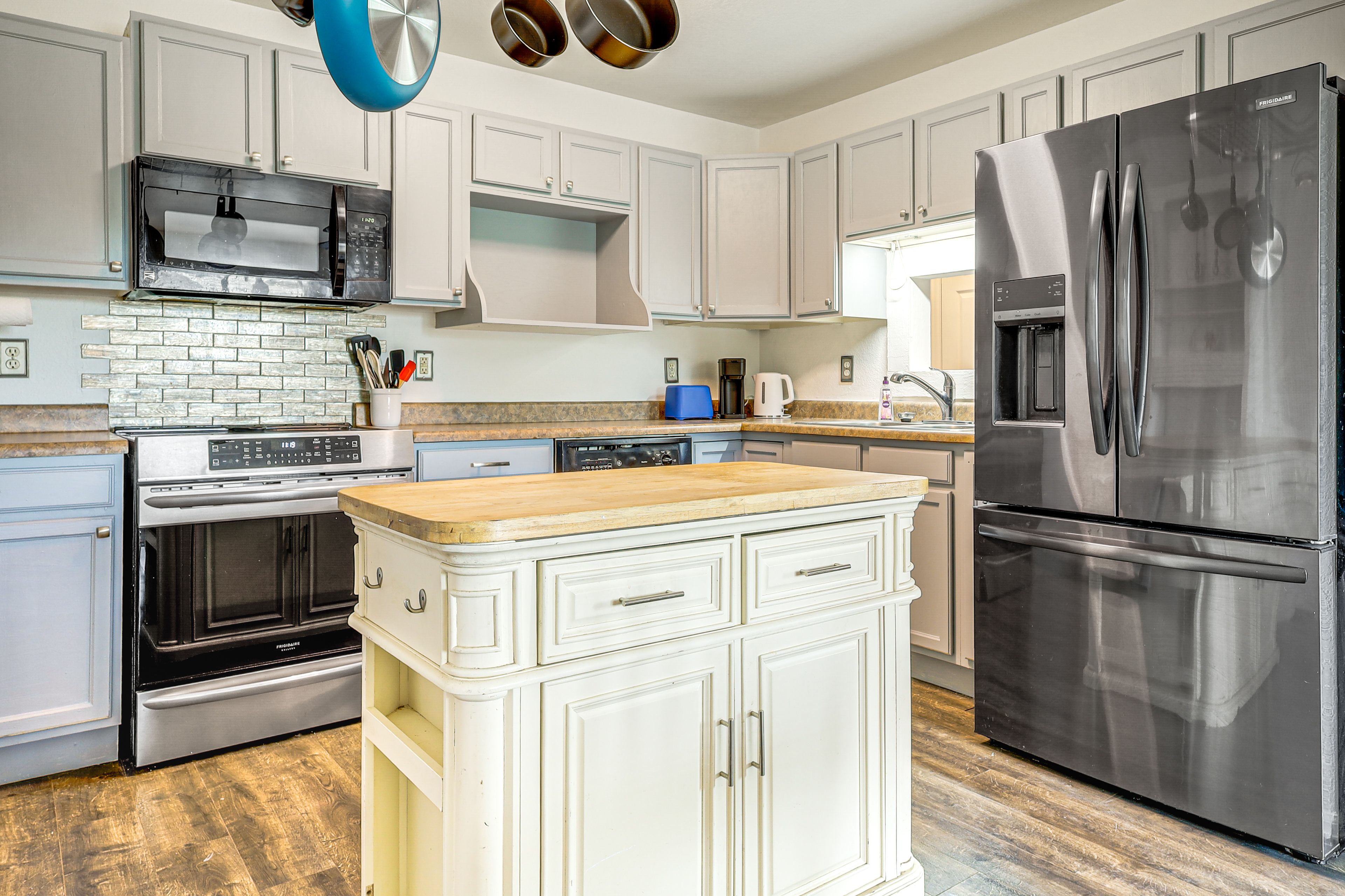 Kitchen | Keurig Coffee Maker | Dishwasher | Cooking Basics