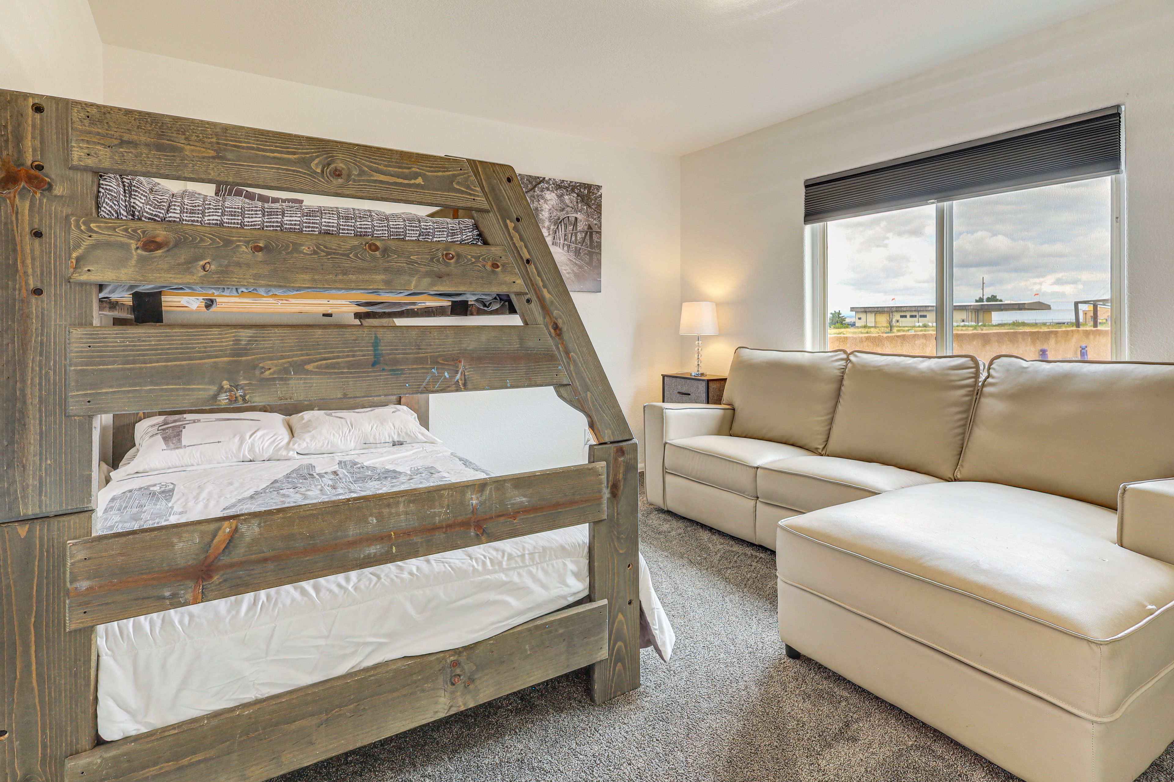 Bedroom 3 | Twin/Full Bunk Bed