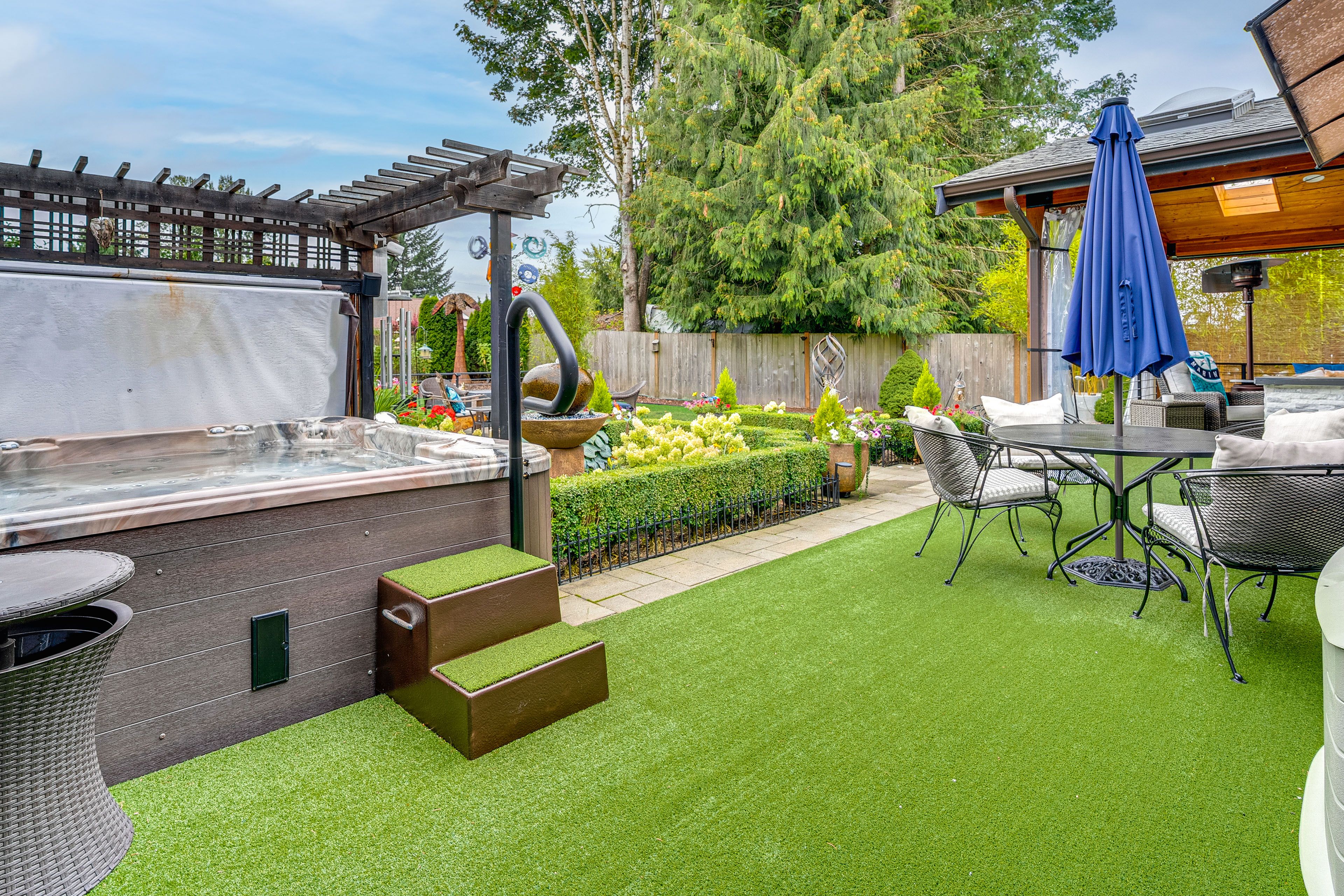 Backyard | Hot Tub | Gas Fire Pit