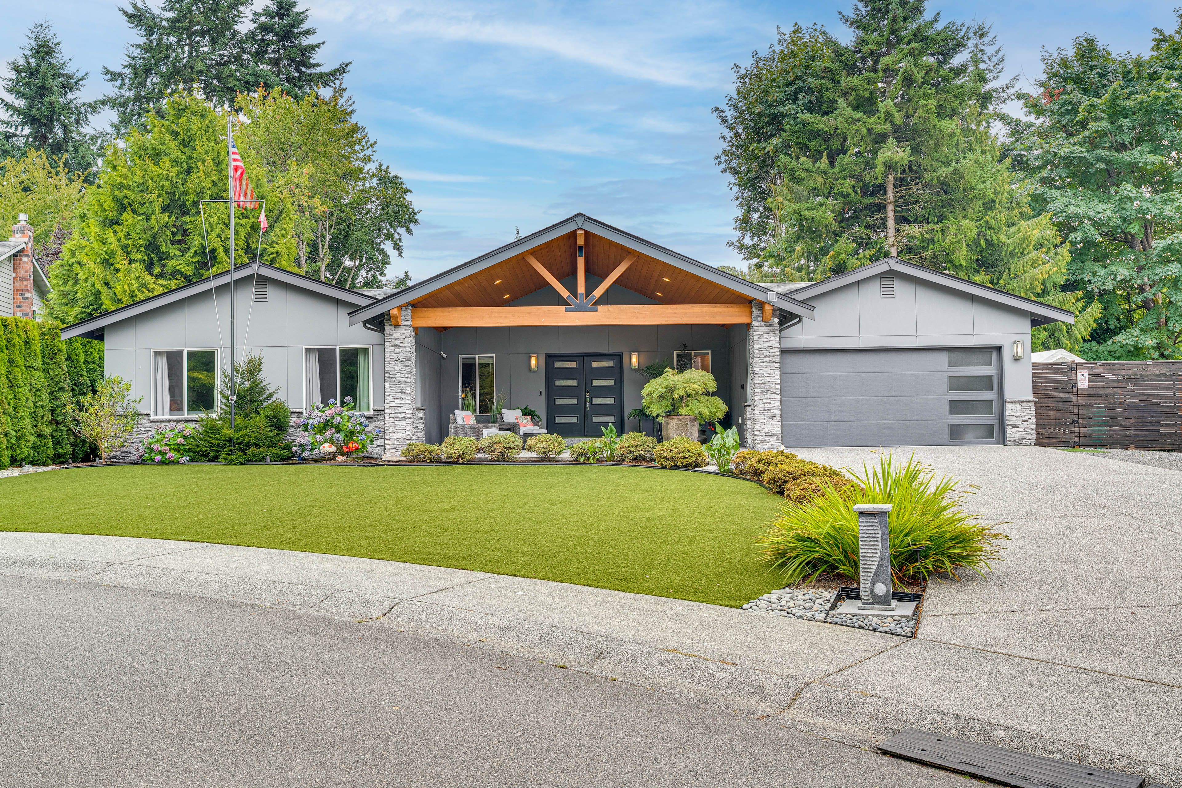 Everett Vacation Rental | 4BR | 3.5BA | 2,600 Sq Ft | 1 Step to Enter