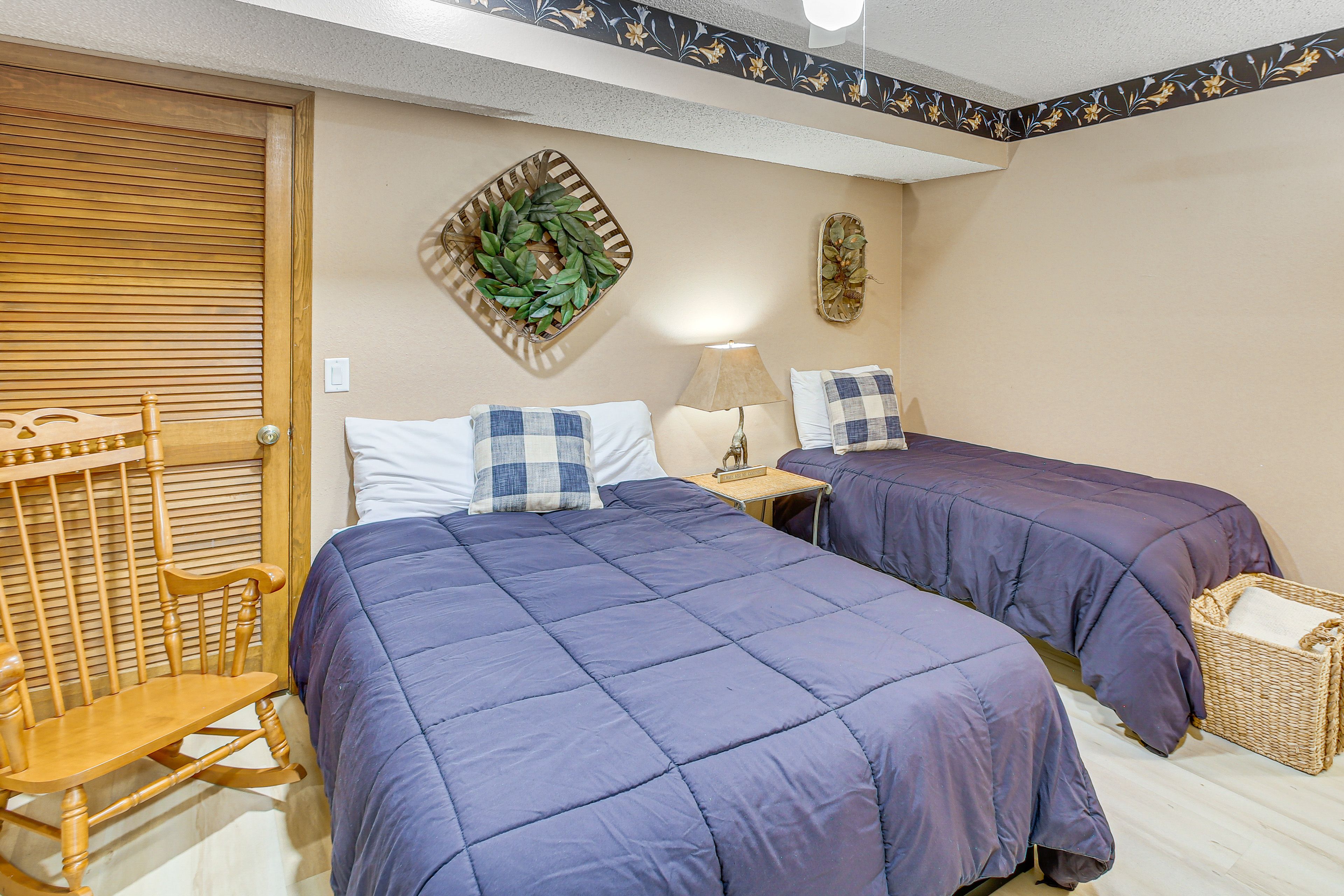 Bedroom 2 | Full Bed | Twin Bed | Lower Floor