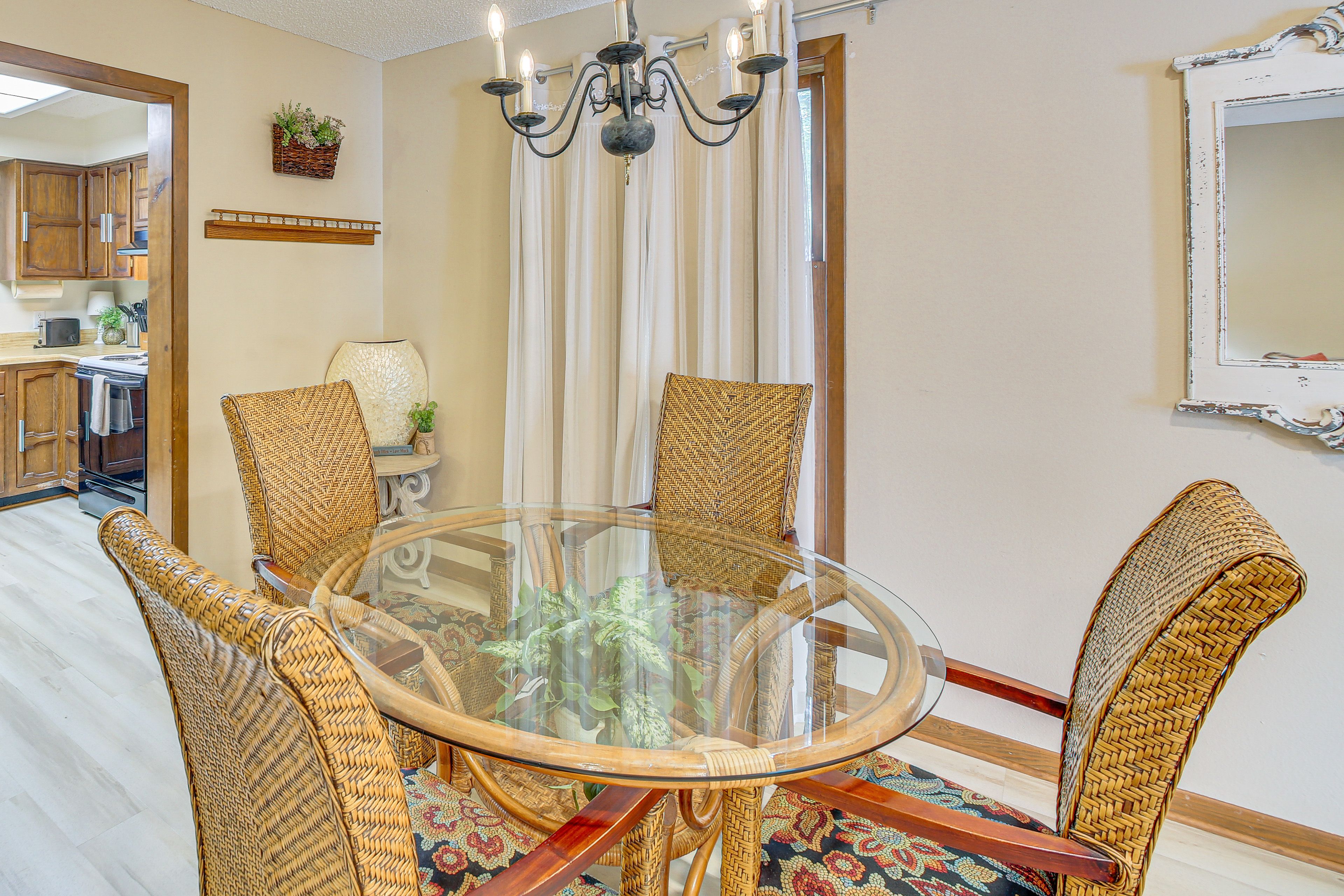 Dining Area | Dishware/Flatware Provided | Main Floor