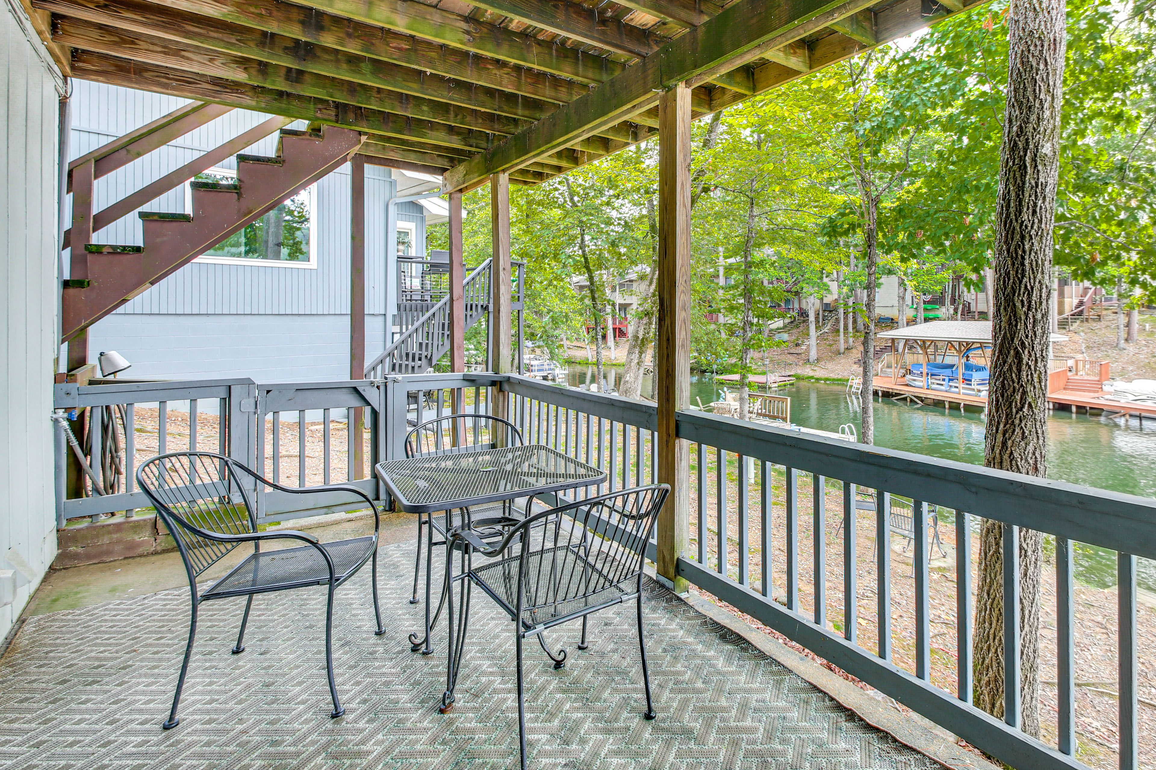 Lower Patio | Dining Set