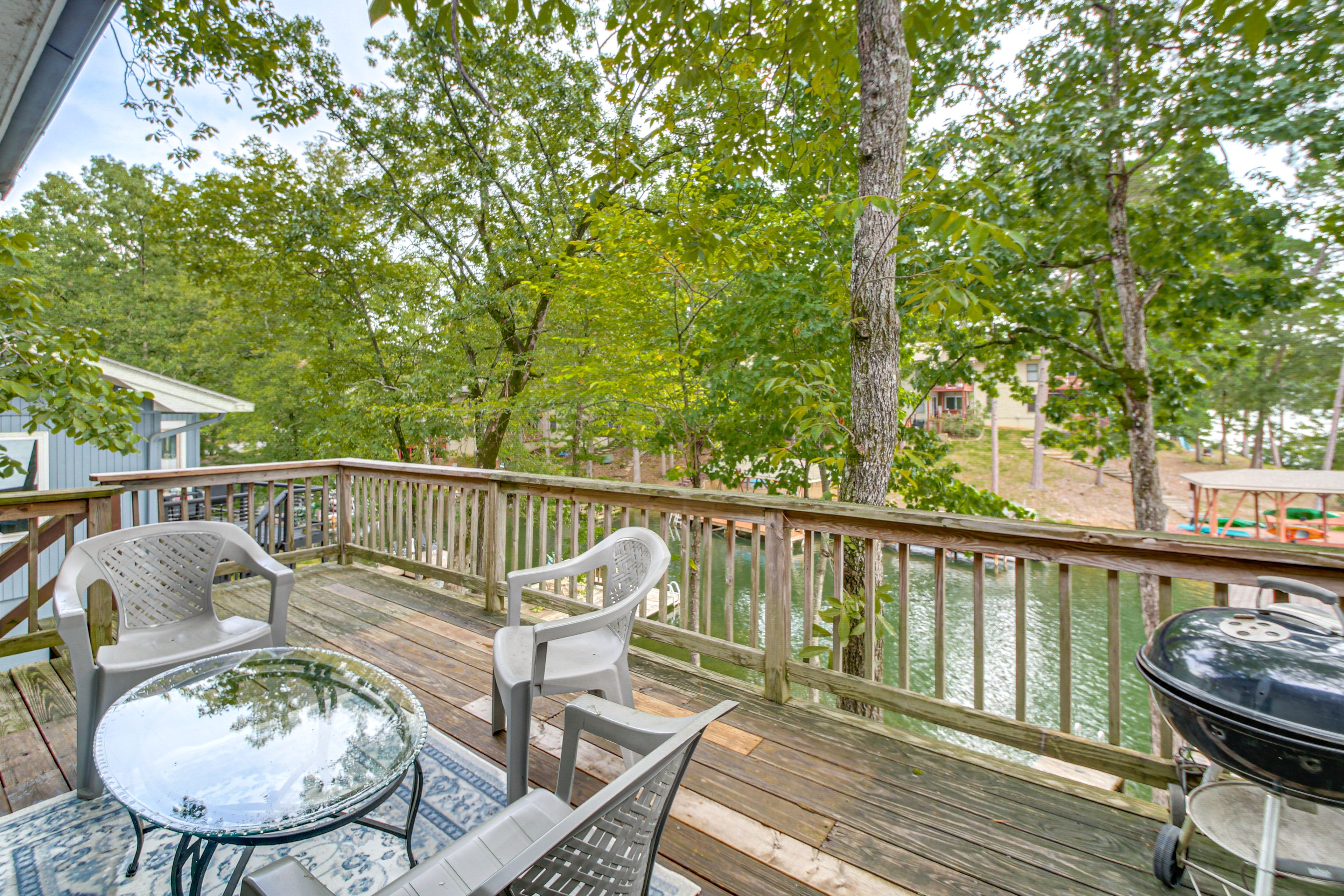 Hot Springs Vacation Rental | 2BR | 1.5BA | 1,100 Sq Ft | 1 Small Step to Enter