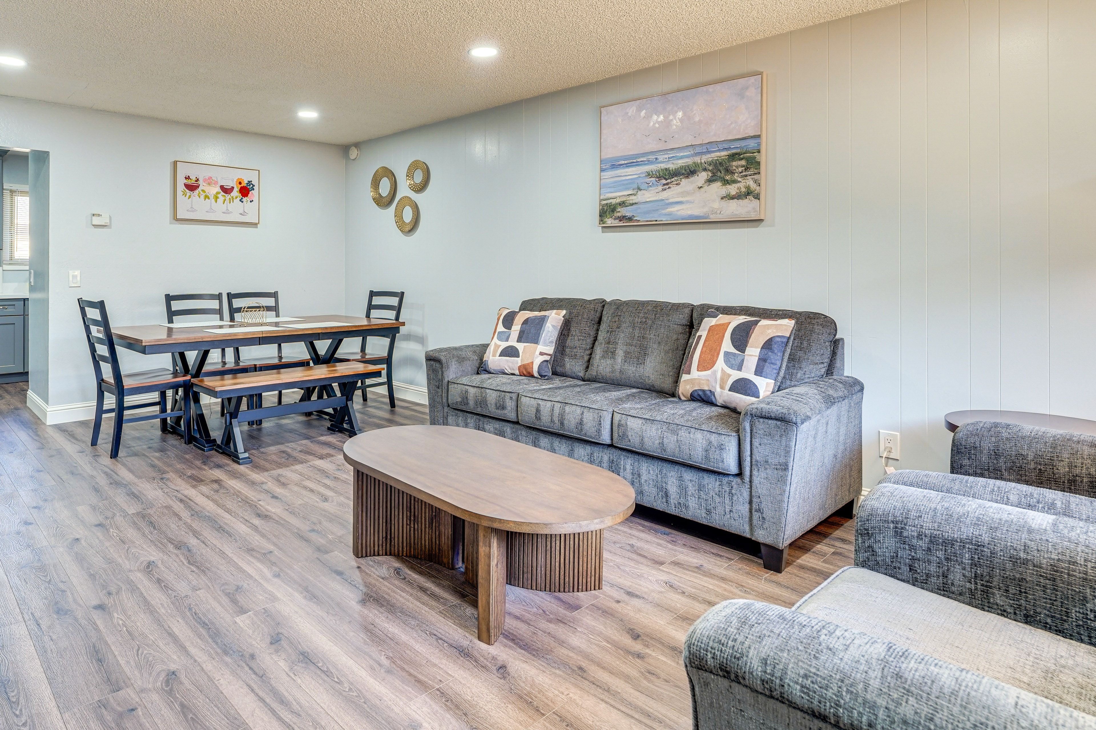 Living Room | Free WiFi | Smart TV