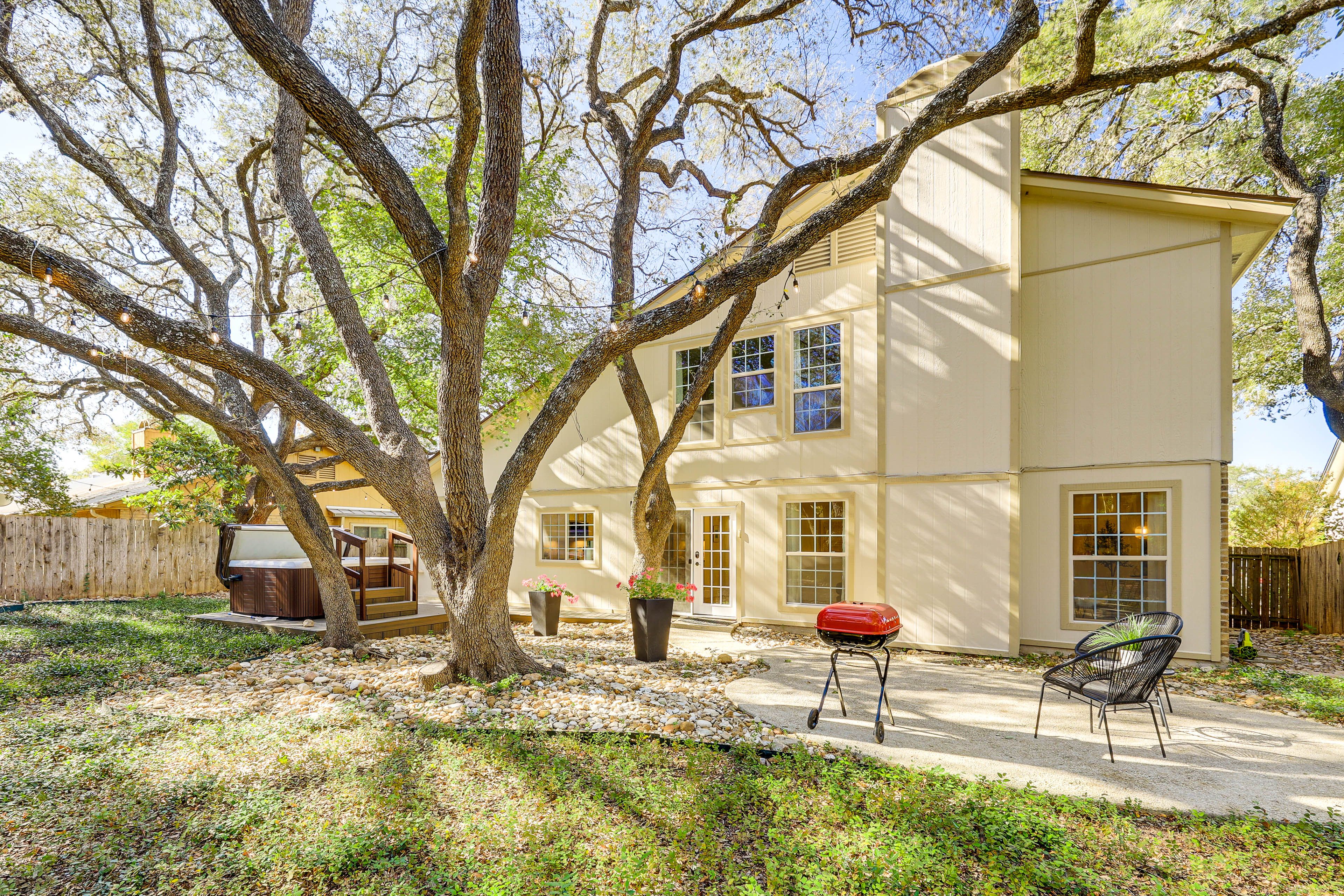 Fenced-In Yard | Charcoal Grill