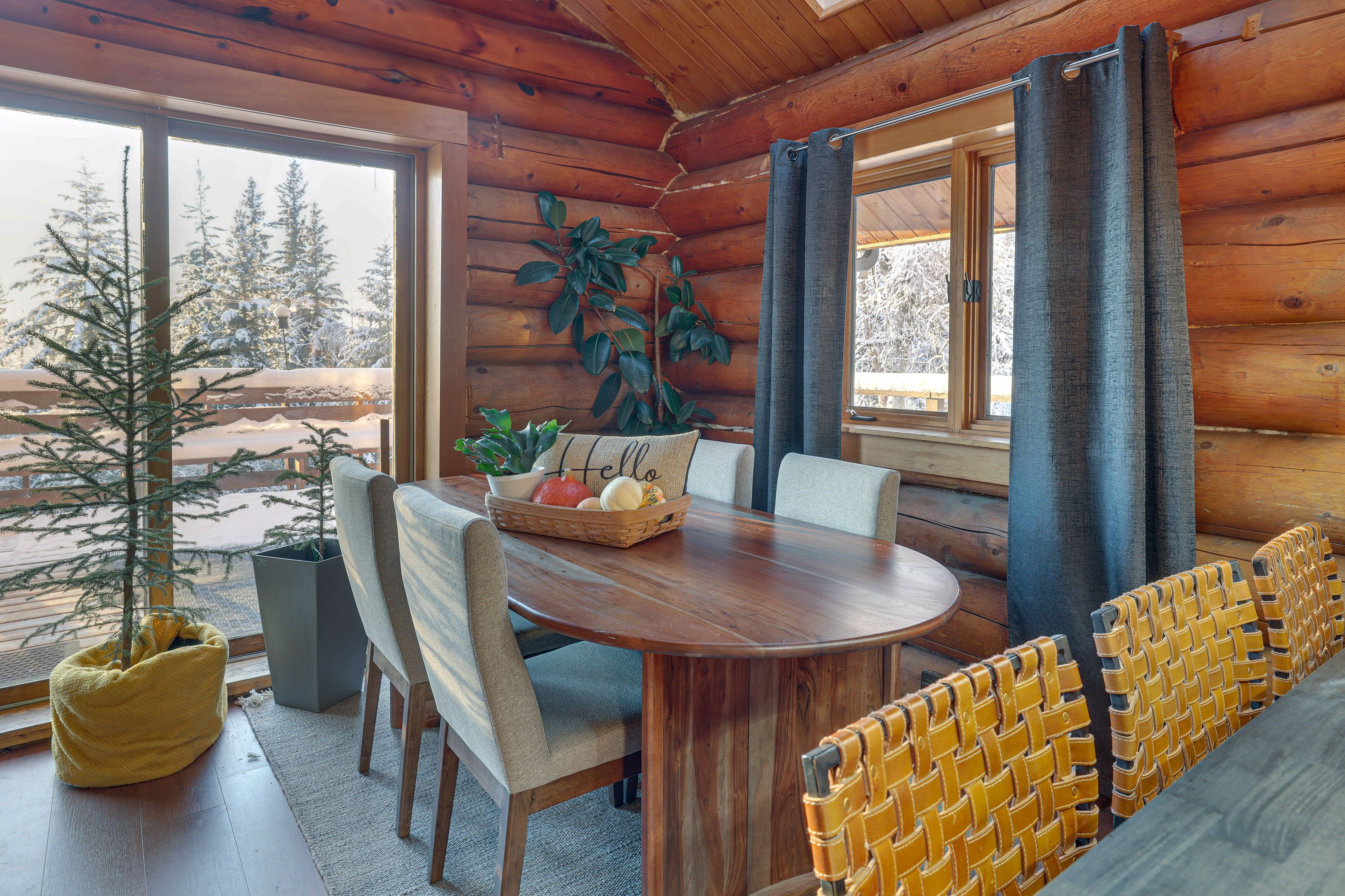 Dining Area | Dishes & Flatware Provided