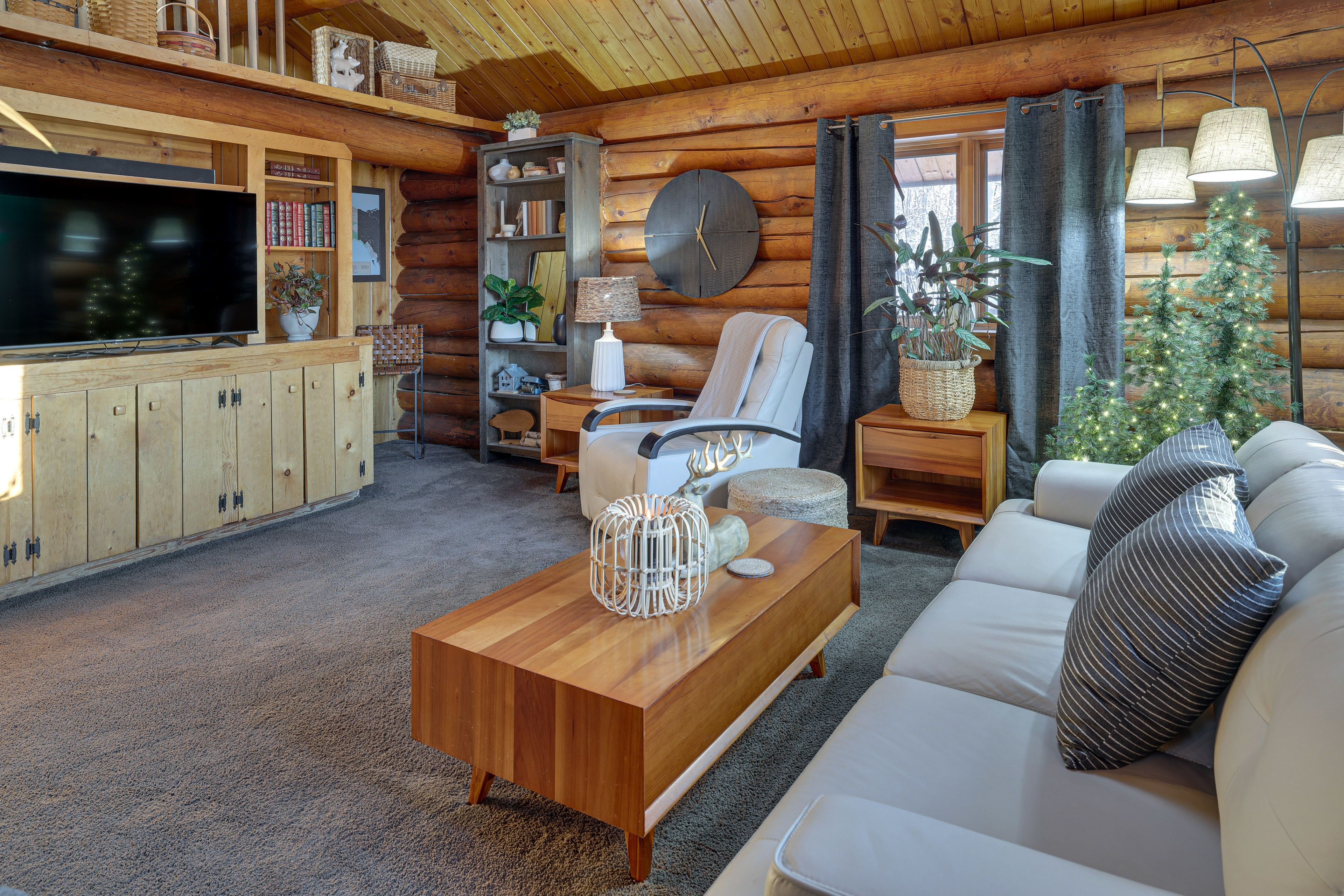 Living Room | 1st Floor | Smart TV | Wood-Burning Fireplace