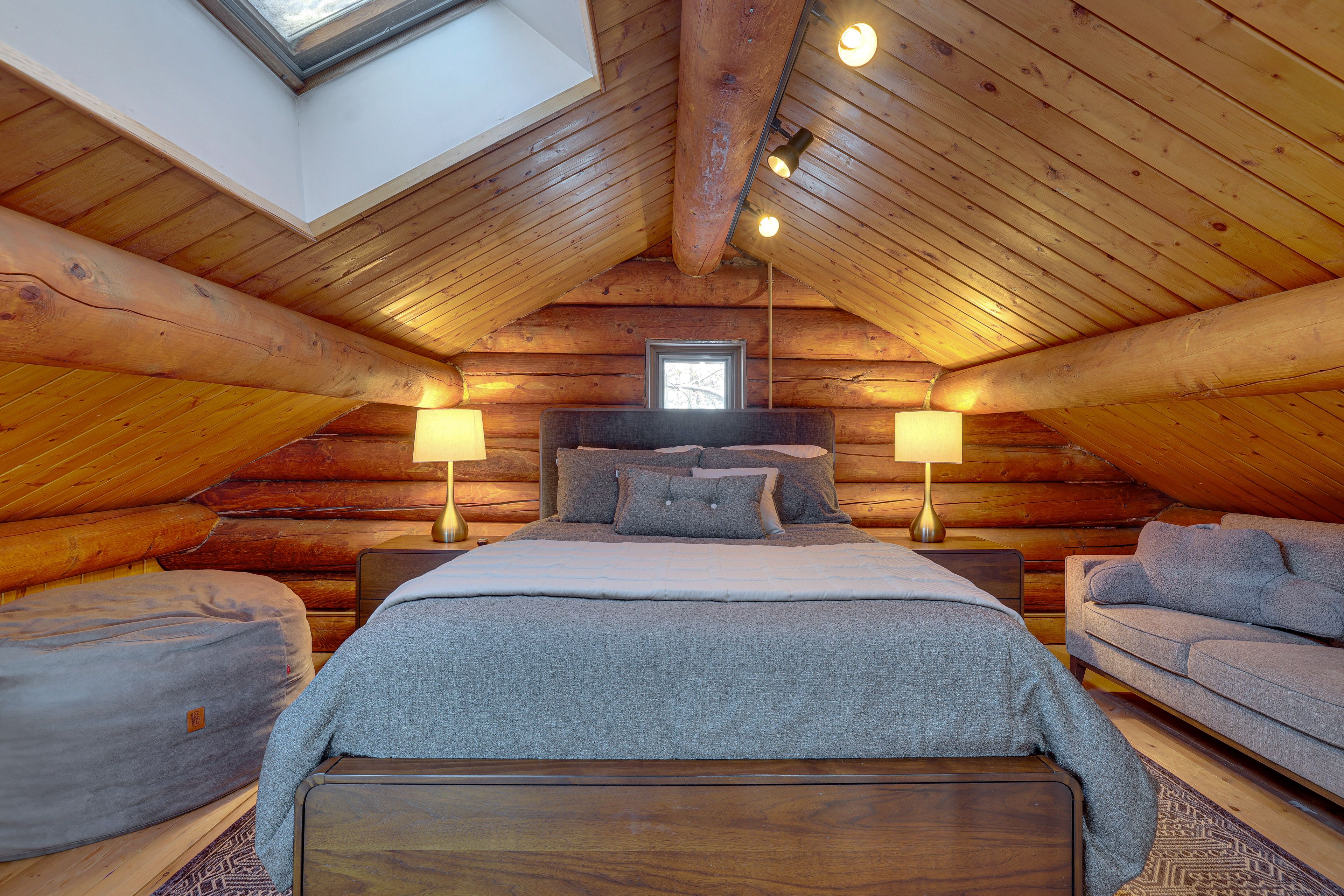 Bedroom 2 (Loft) | 2nd Floor | Queen Bed | Smart TV