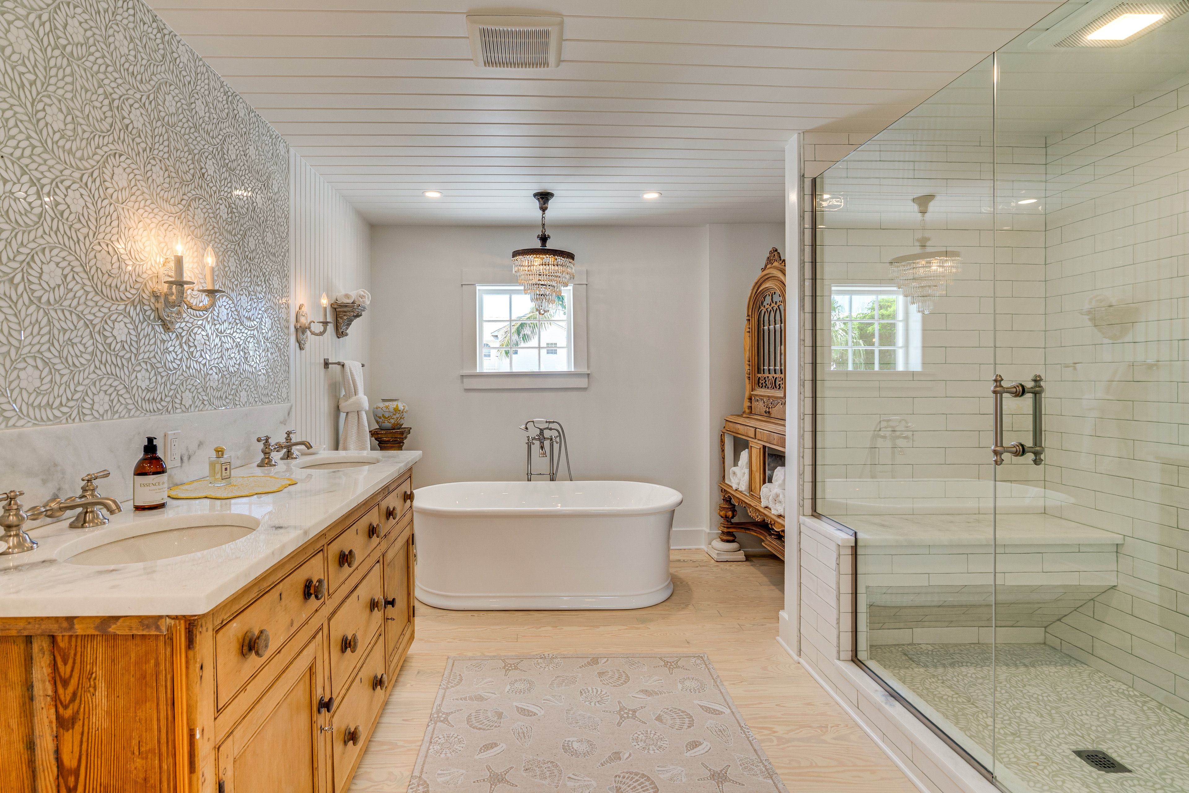 Bathroom | 2nd Floor