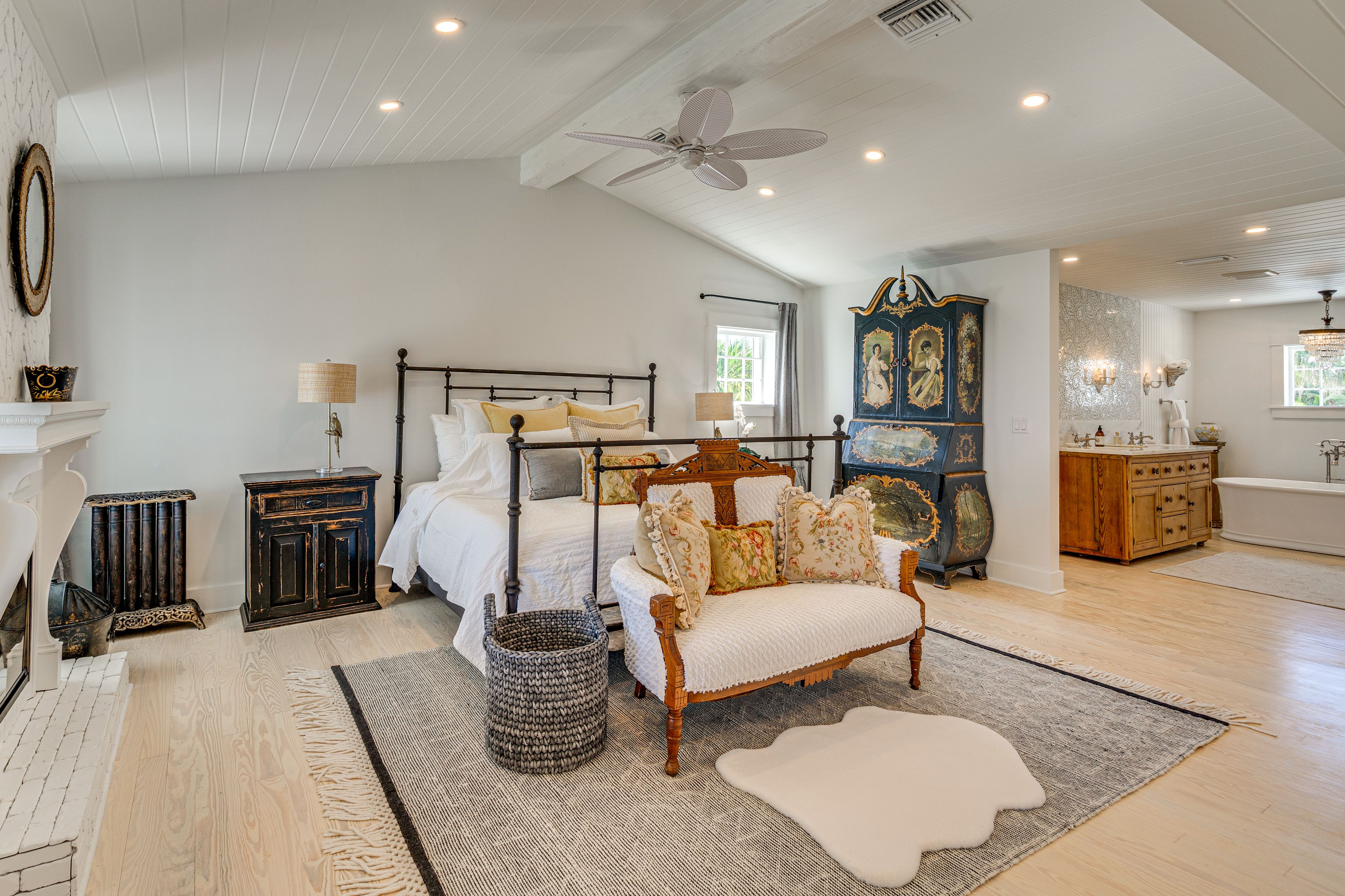 Bedroom 4 | King Bed | 2nd Floor