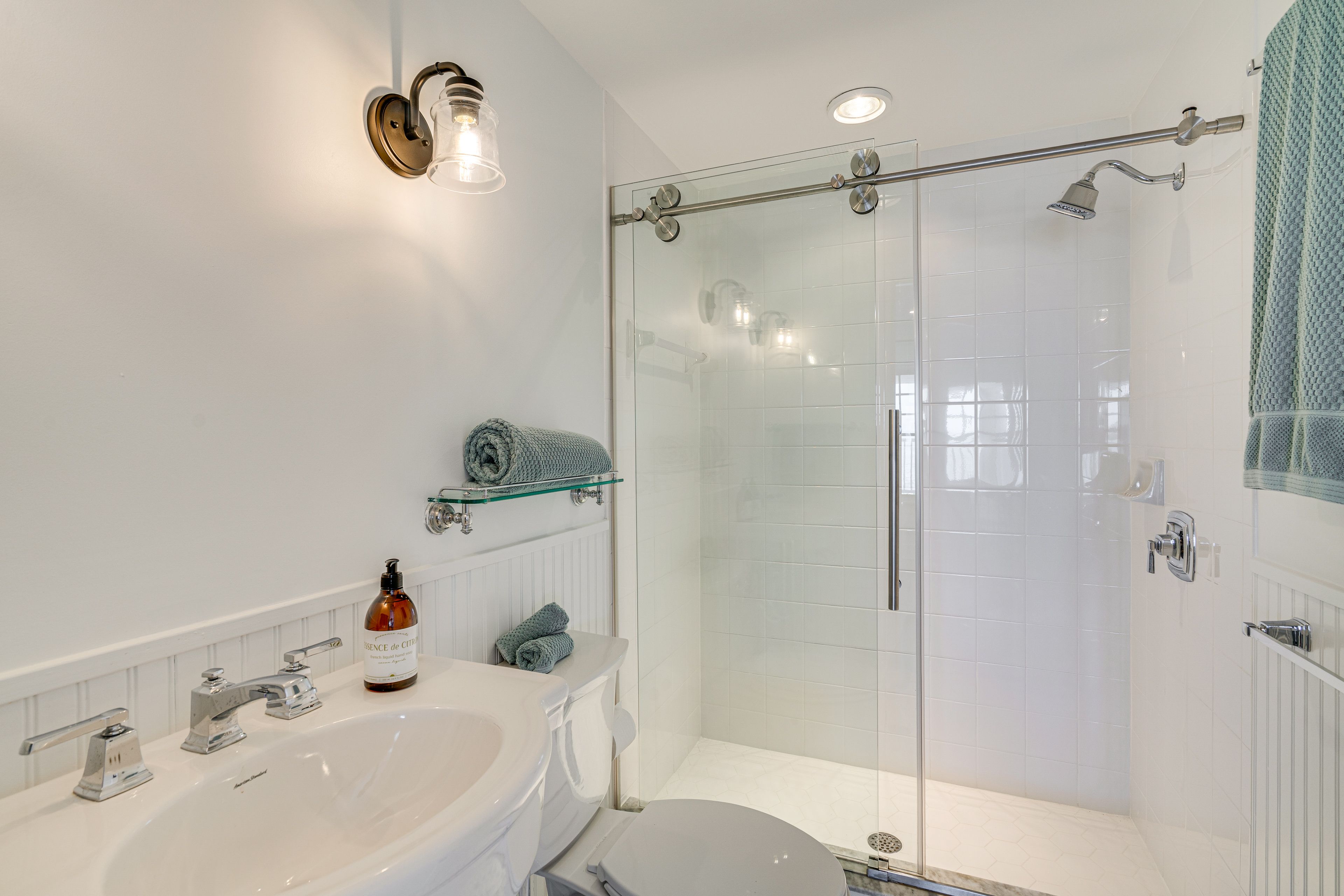 Bathroom | 2nd Floor