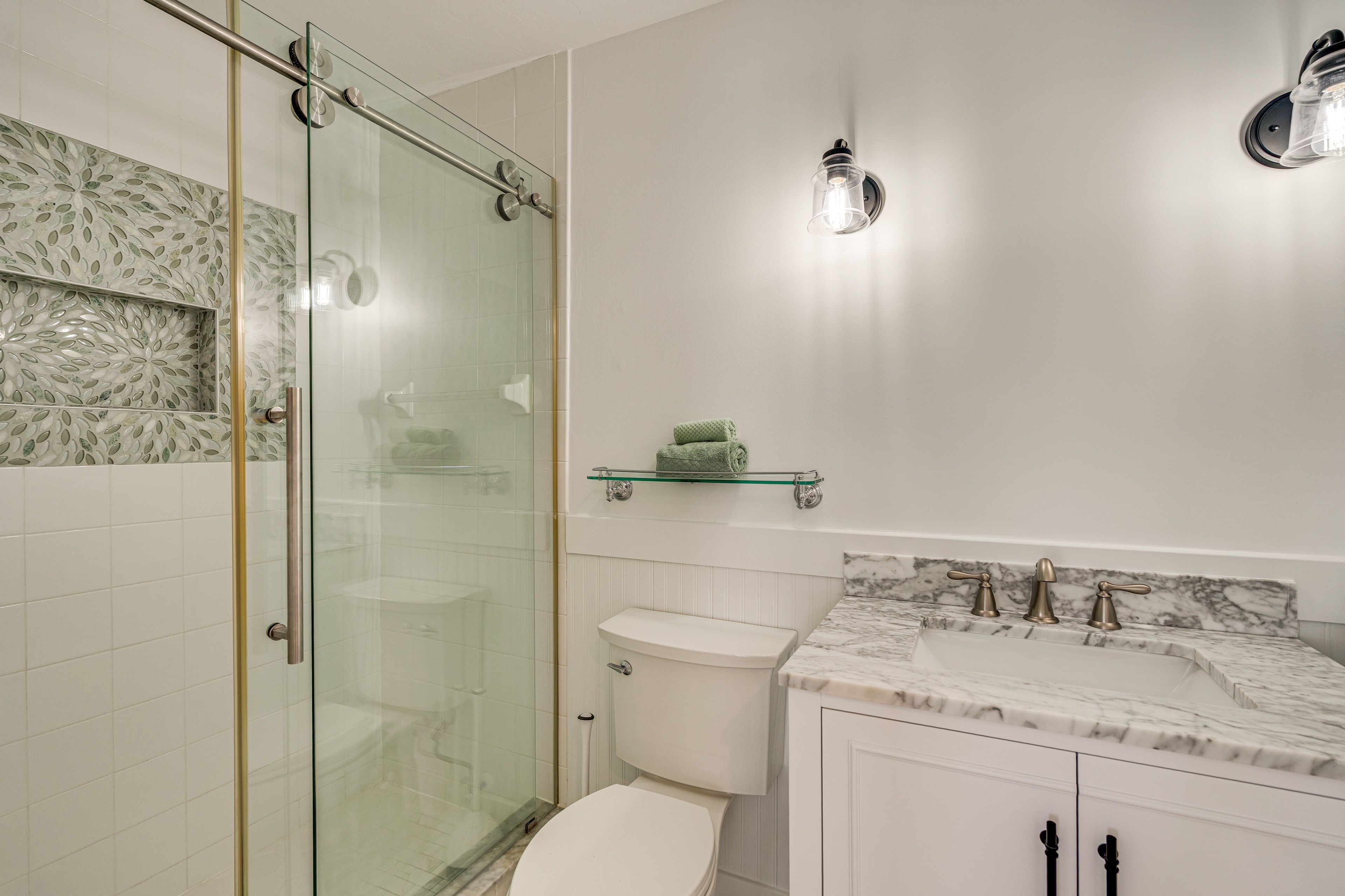 Bathroom | 2nd Floor