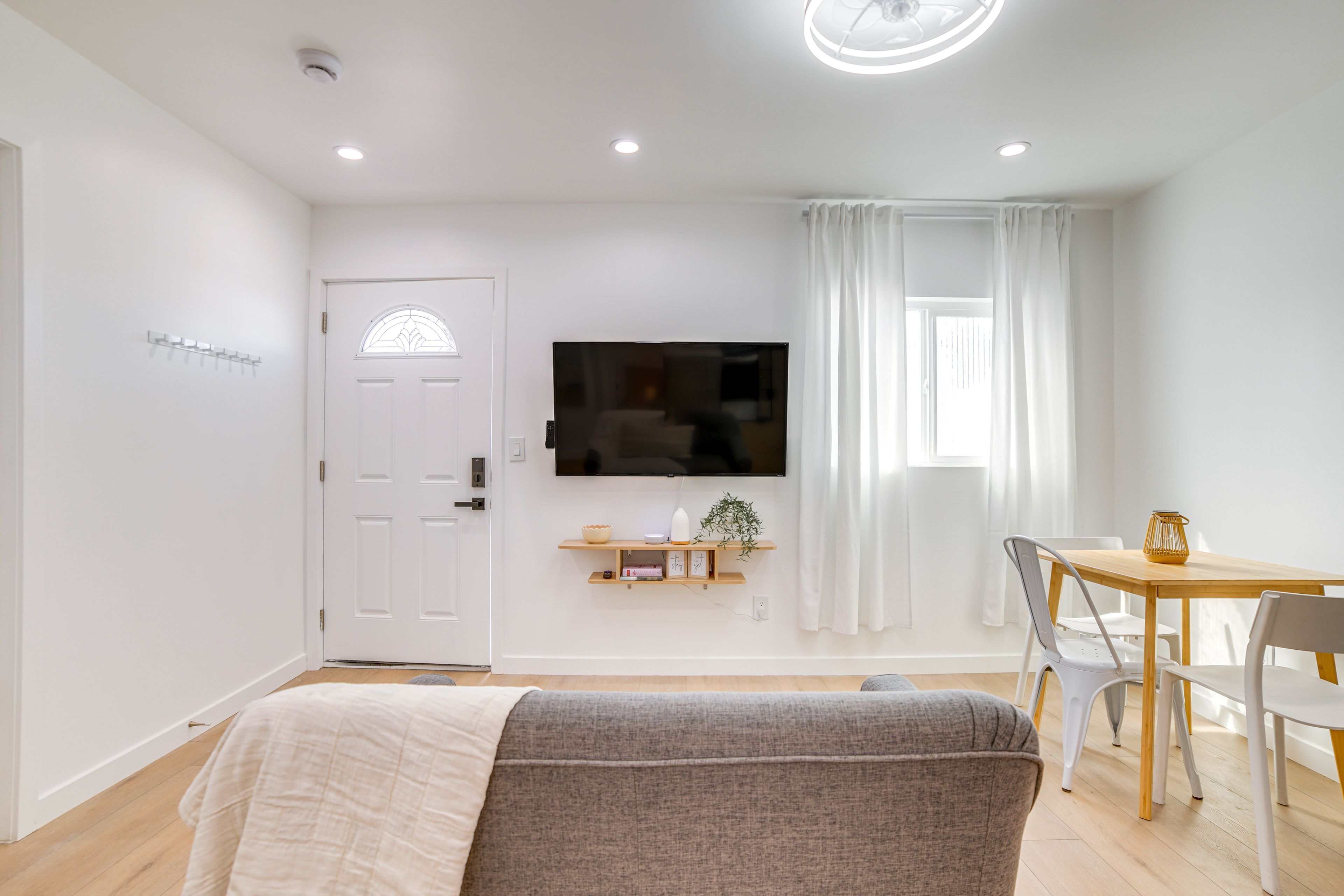 Living Room | Free WiFi | Smart TV