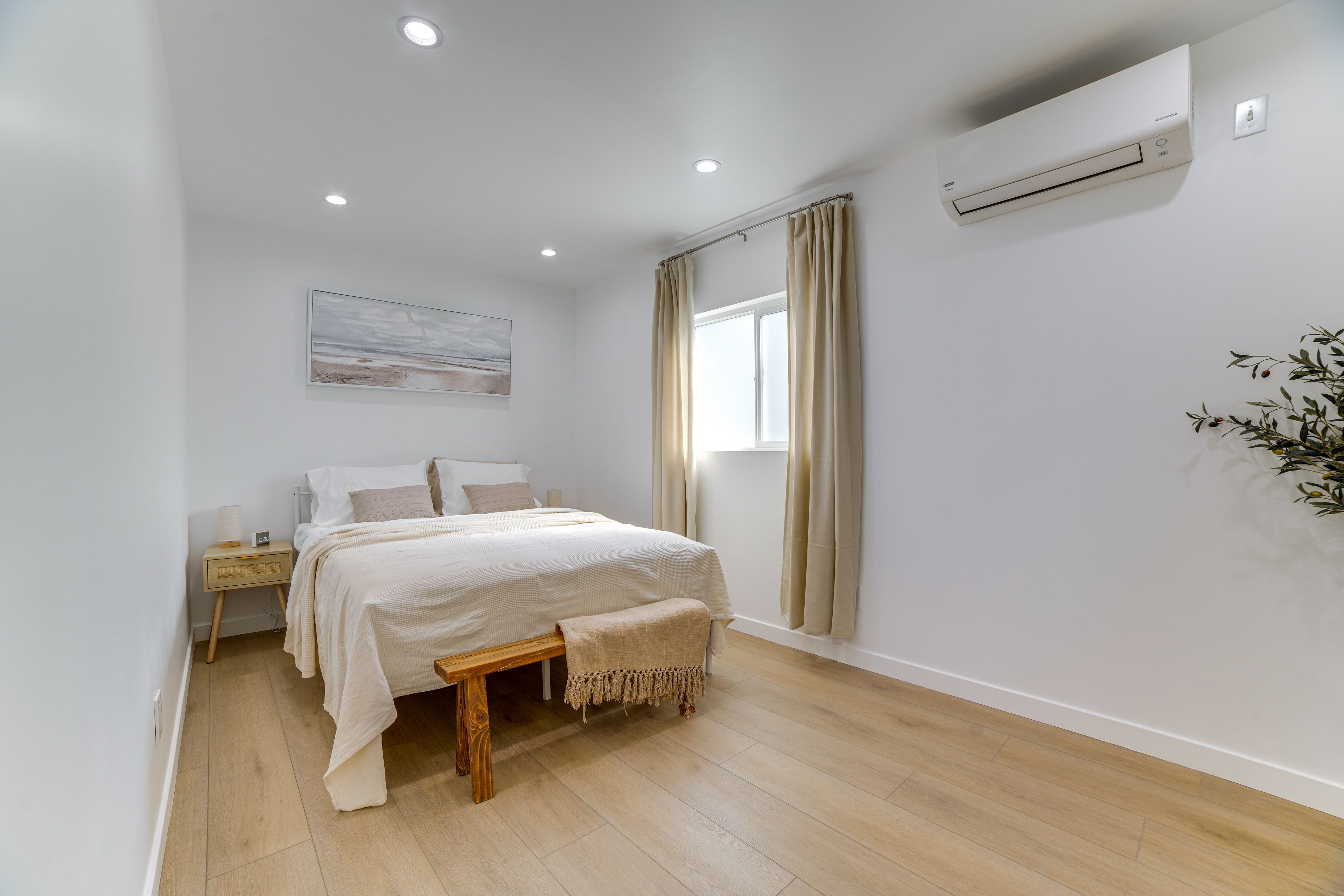 Bedroom 2 | Queen Bed