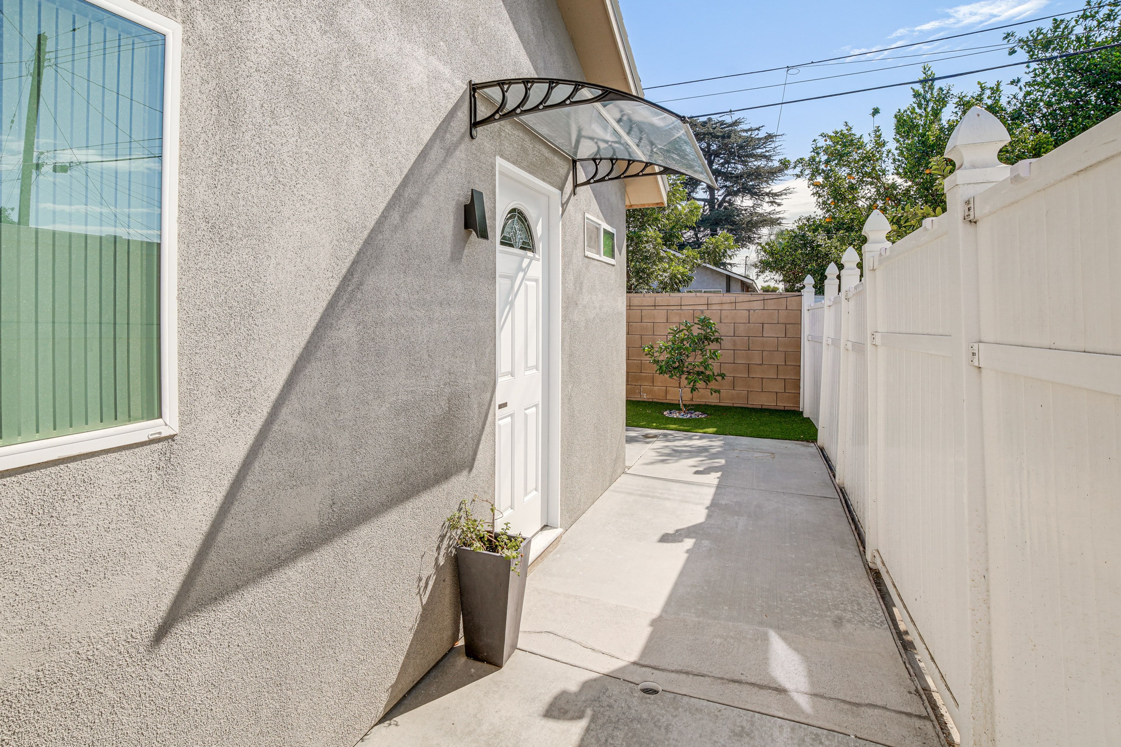 Exterior | Parking | Free Street Parking (First-Come, First-Served)