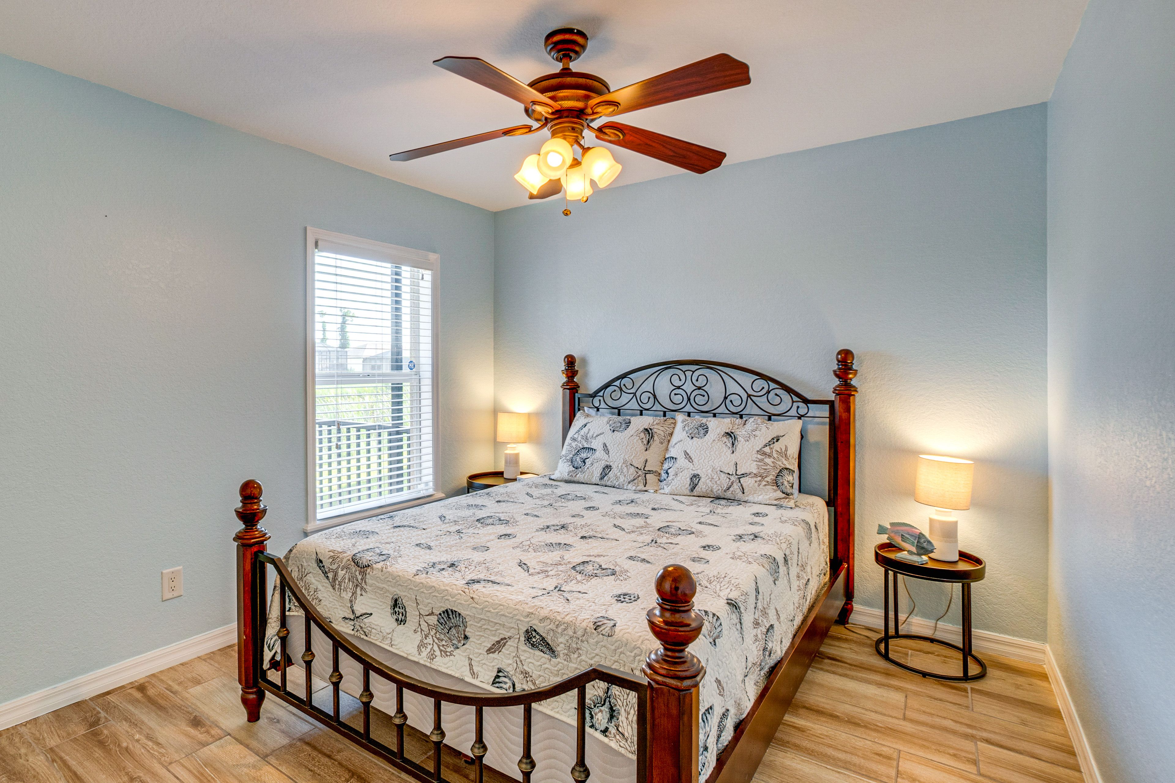 Bedroom 2 | Queen Bed