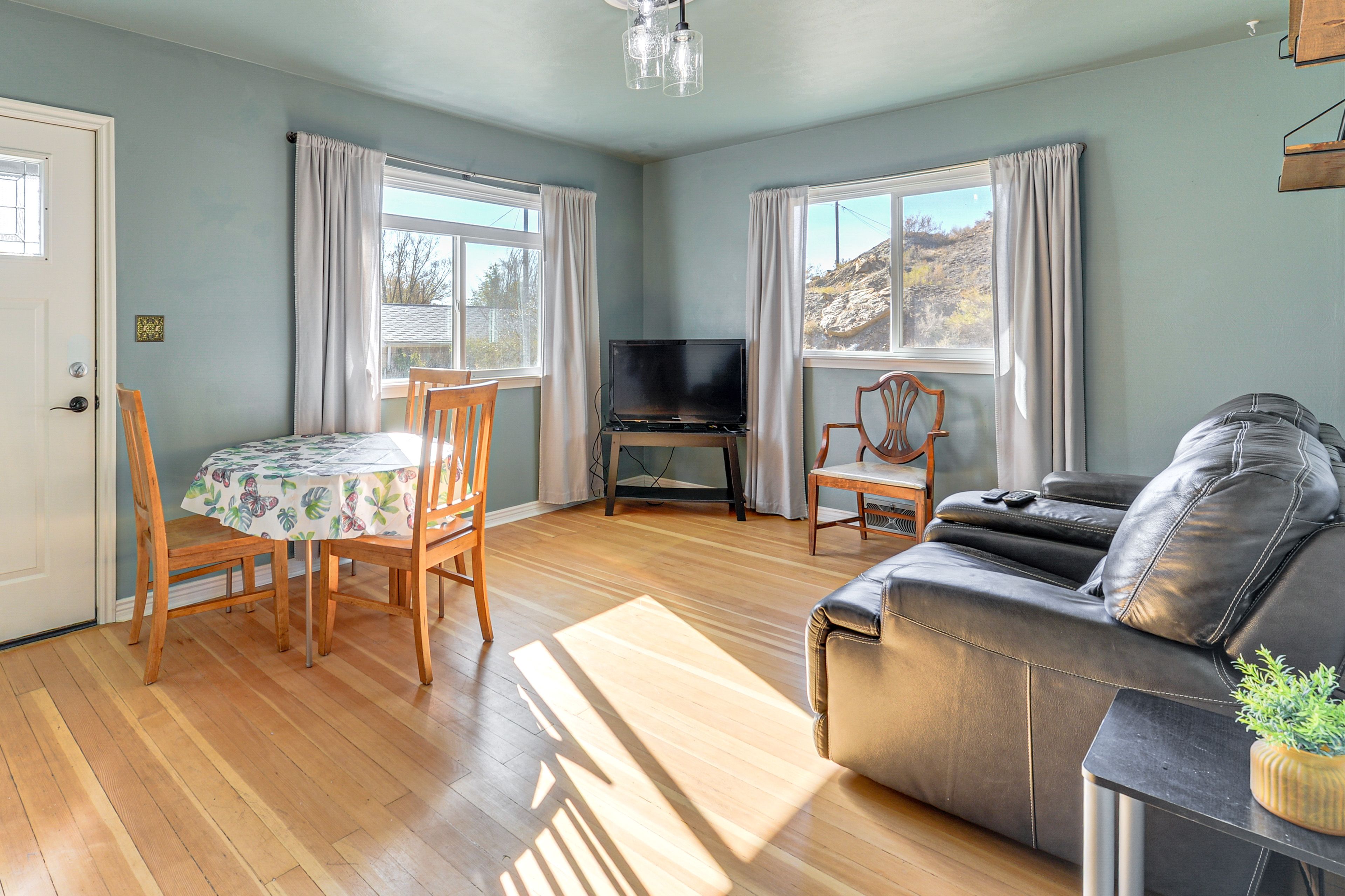 Interior | 2-Level House | In-Unit Laundry