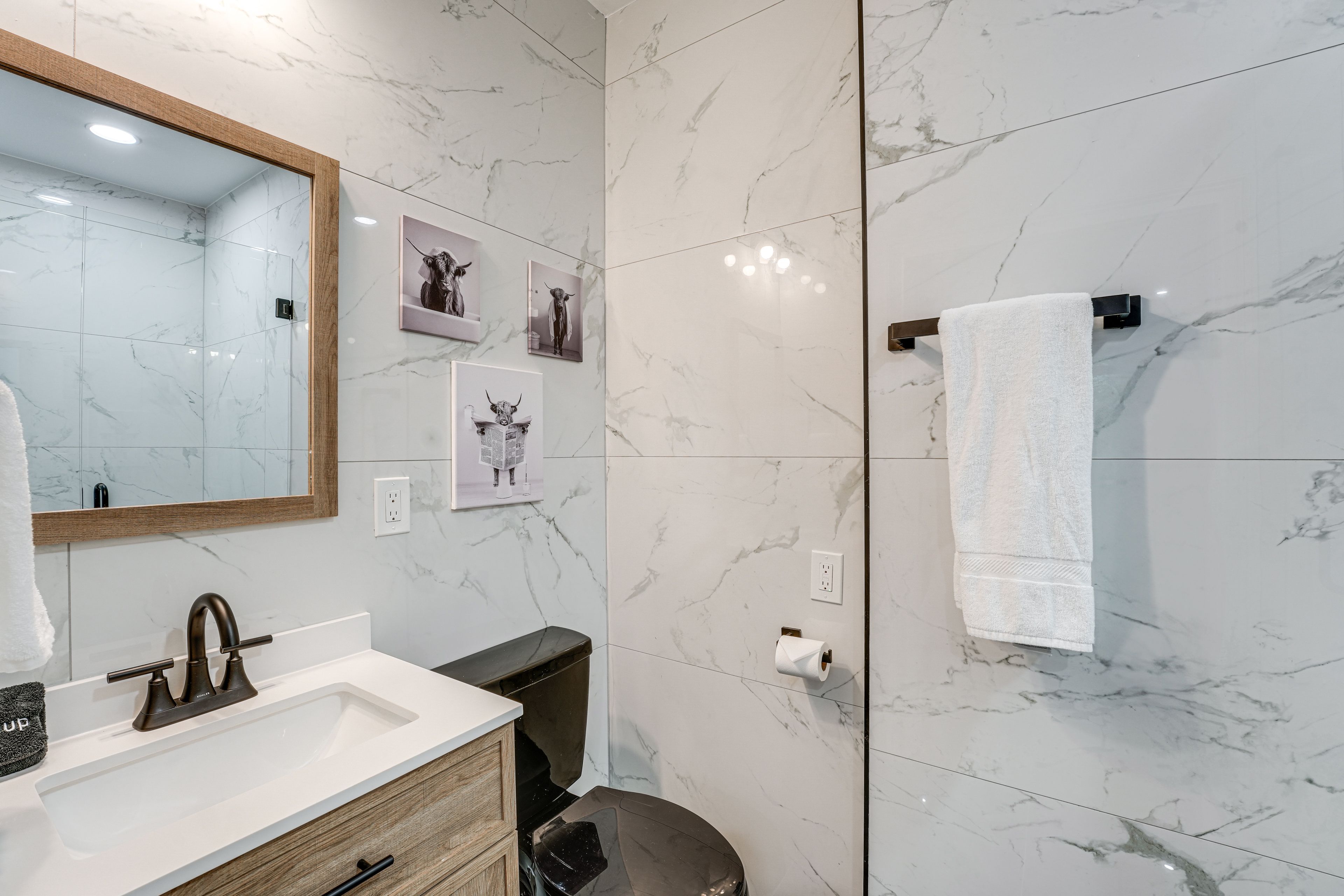 En-Suite Bathroom | Lower Floor