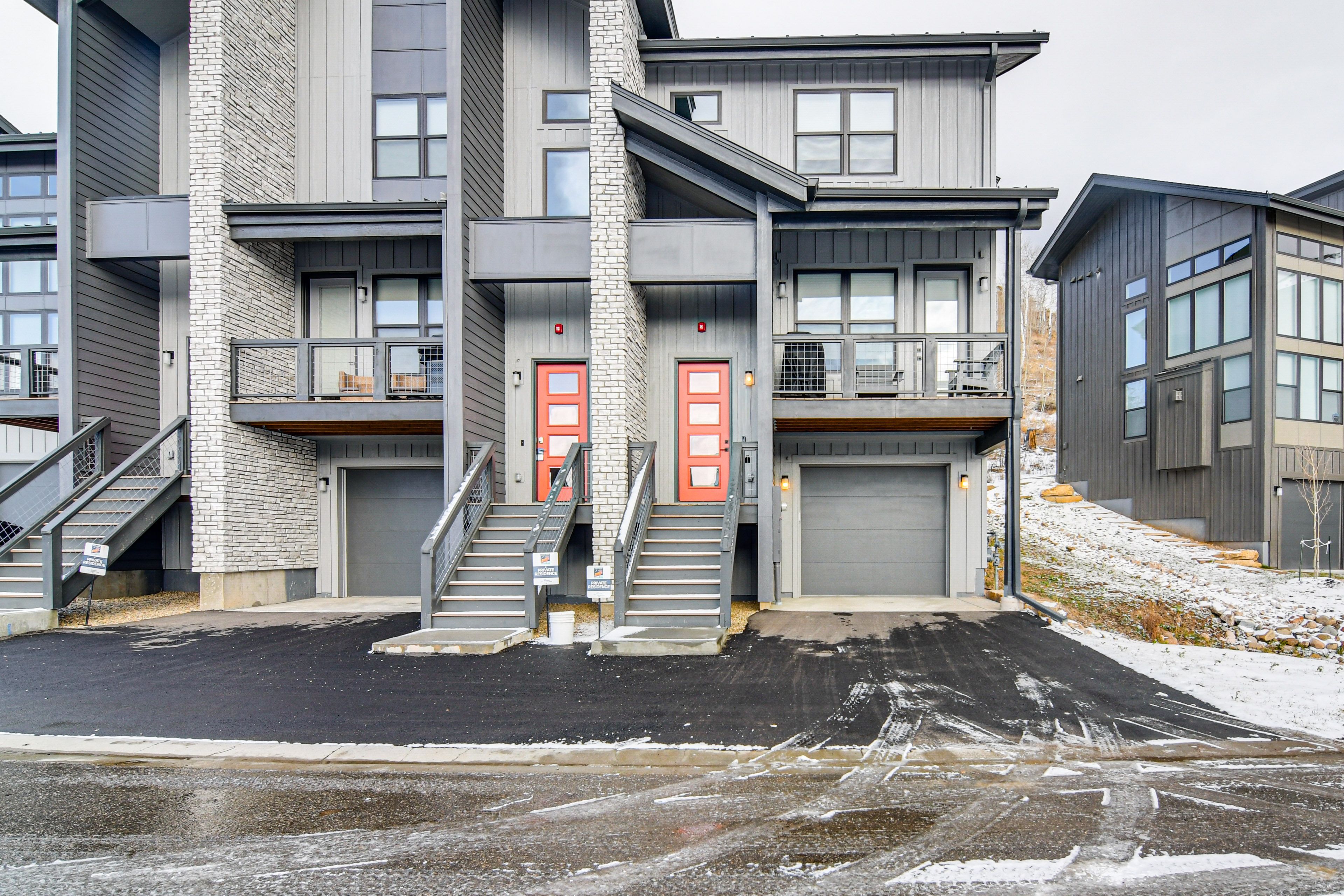 Parking | Garage (1 Vehicle) | Driveway (1 Vehicle)