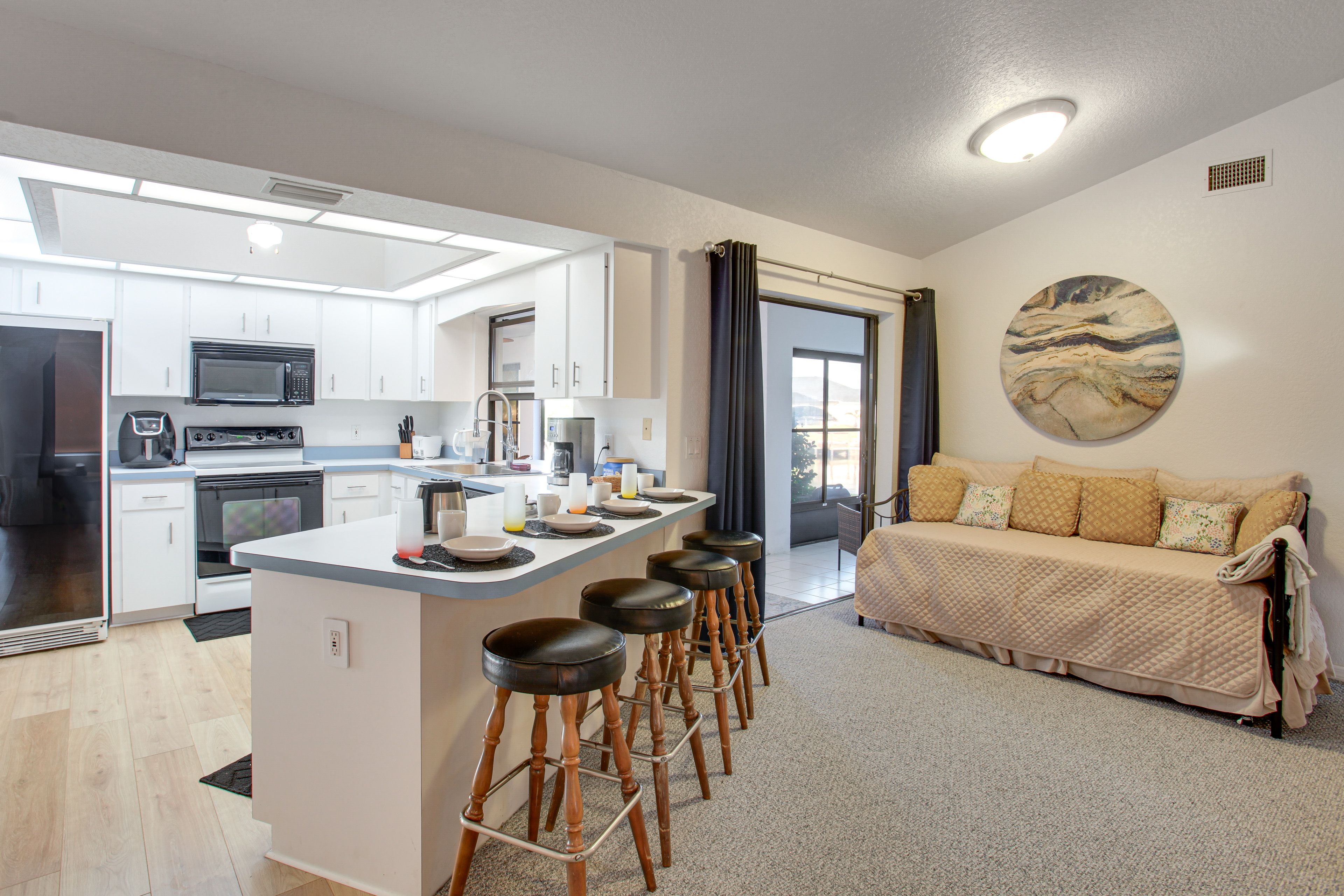 Breakfast Bar Dining Area