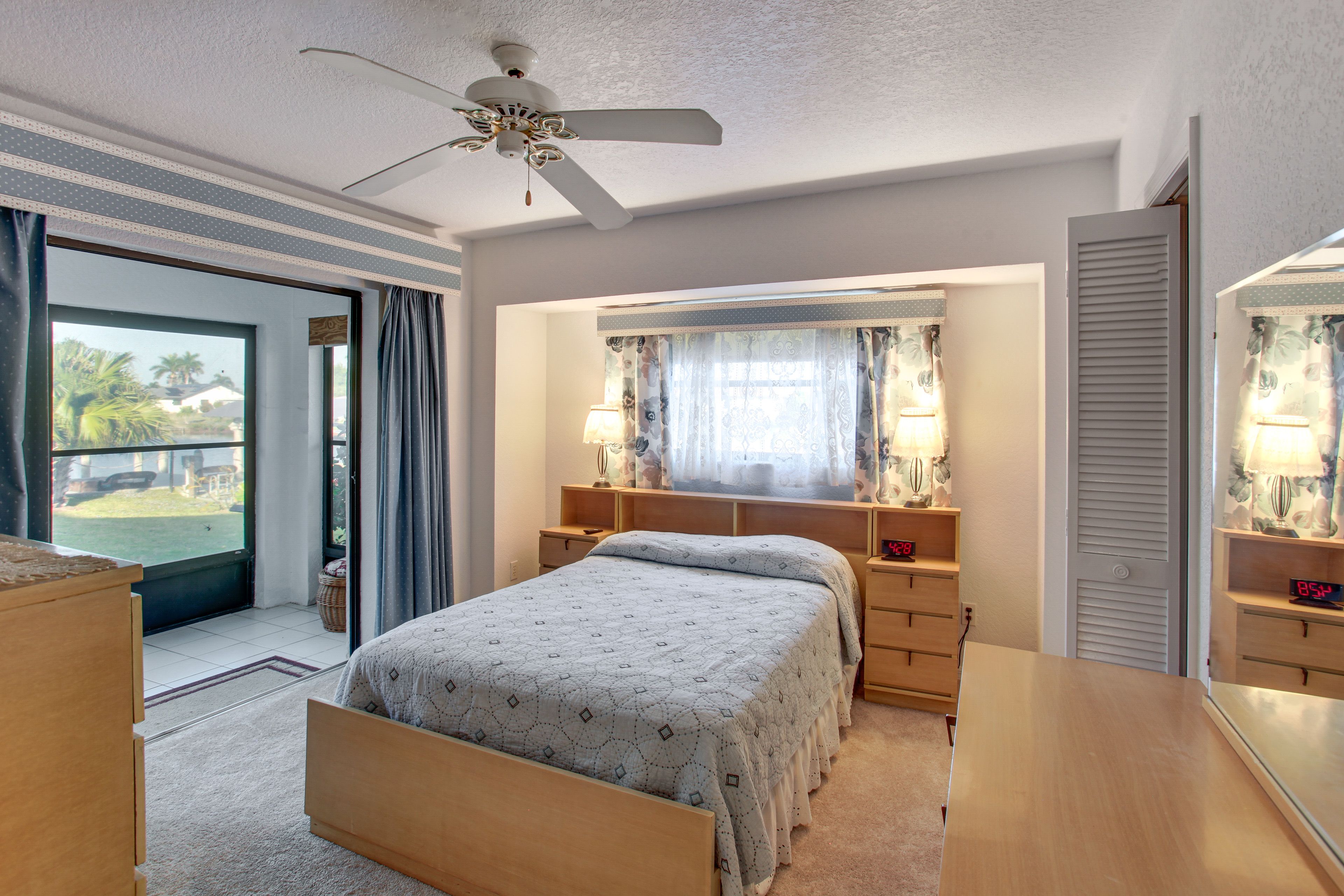 Bedroom 2 | Full Bed | Smart TV