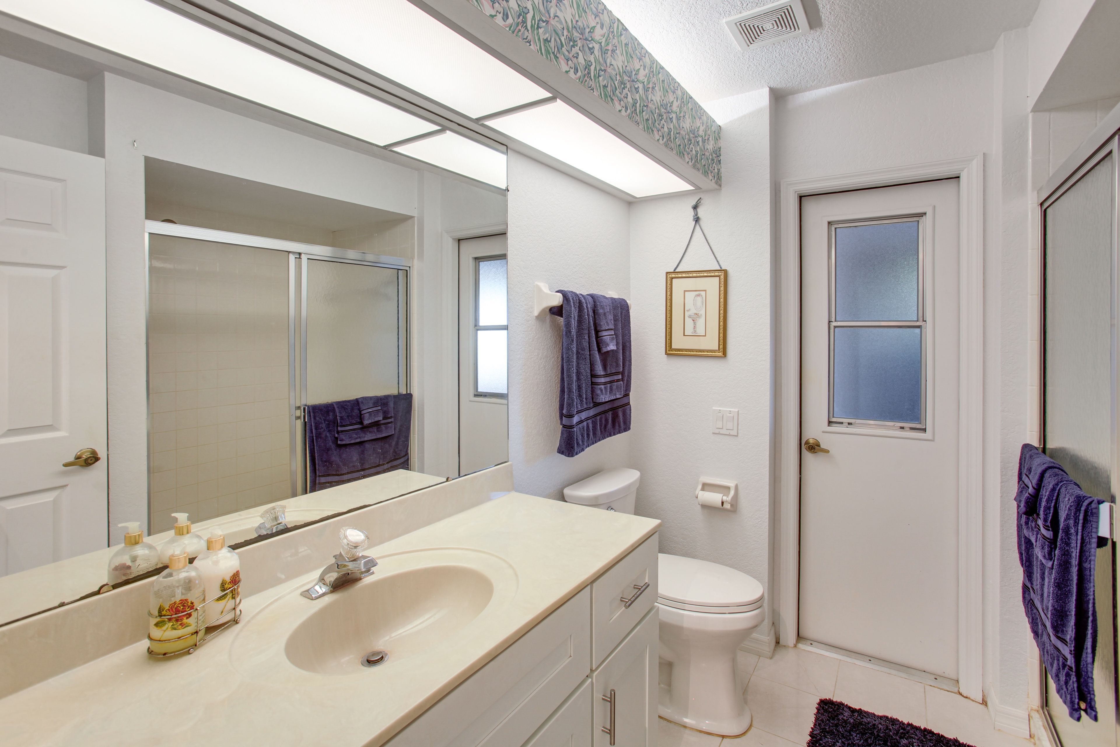 Full Bathroom | Complimentary Toiletries