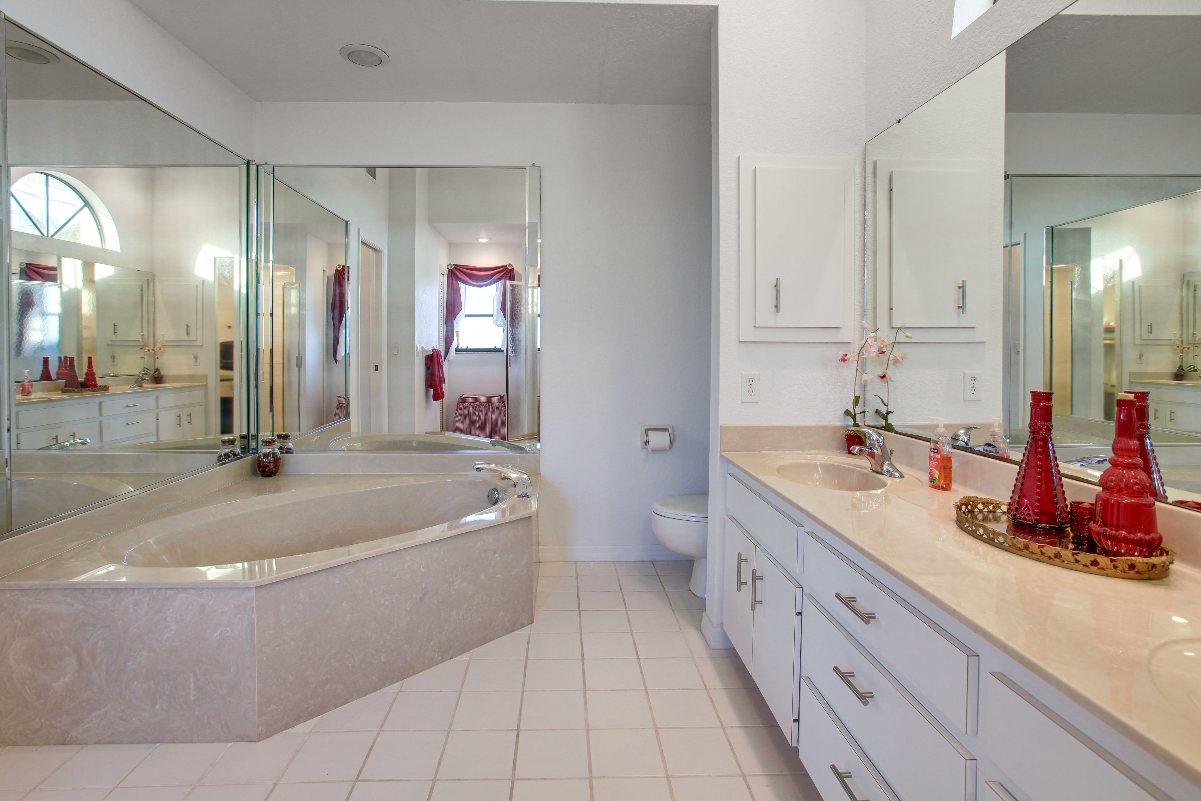 En-Suite Bathroom | Towels Provided