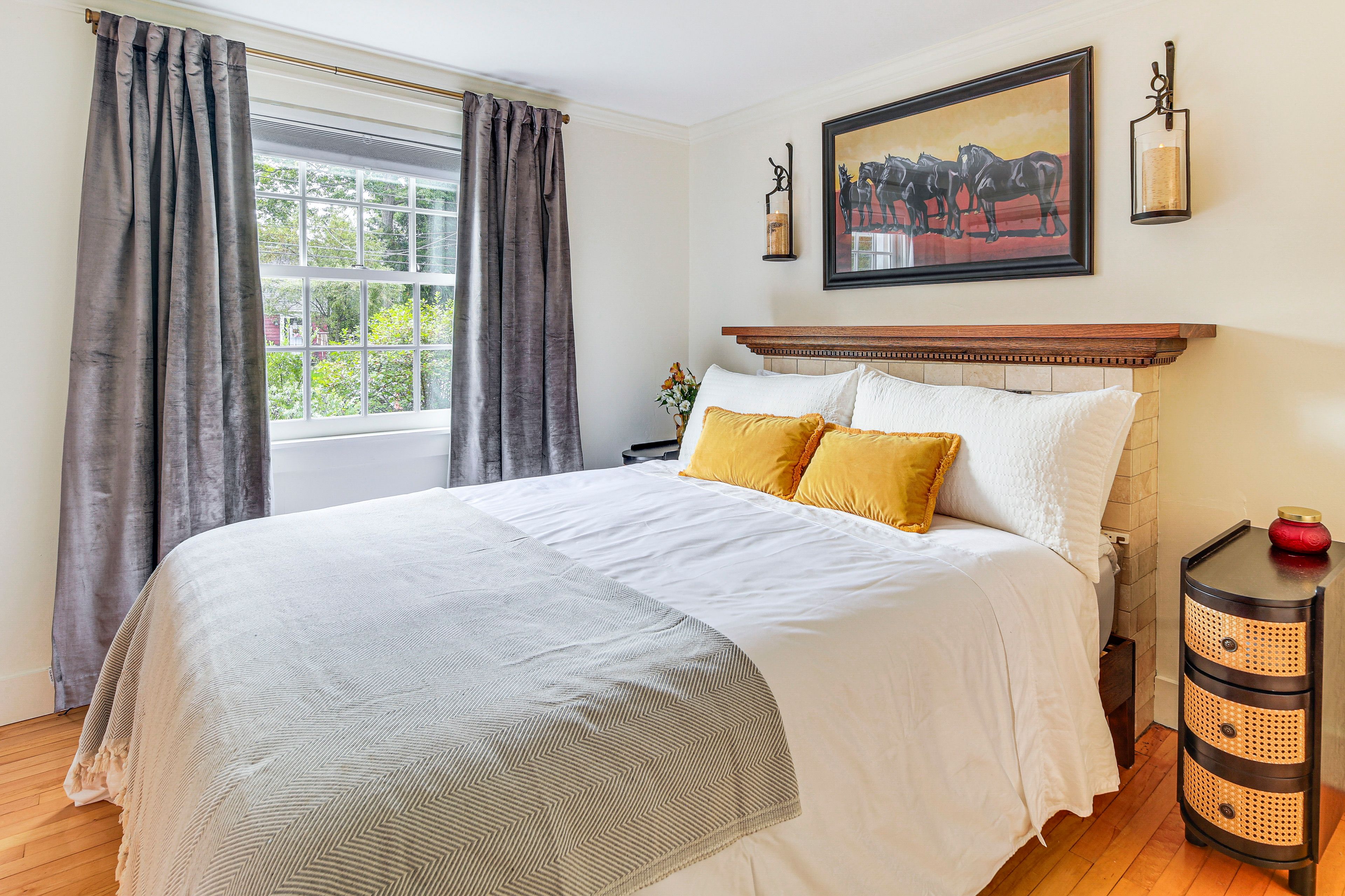 Bedroom 1 | Queen Bed | 1st Floor