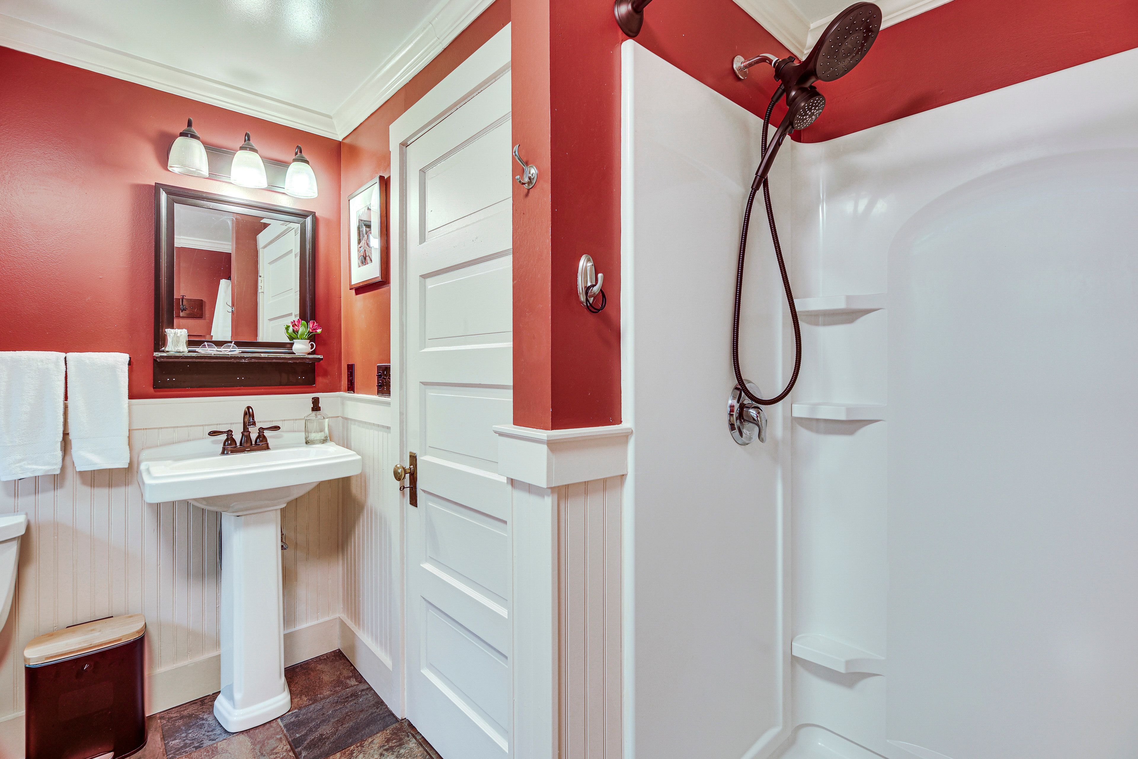 Full Bathroom | 1st Floor