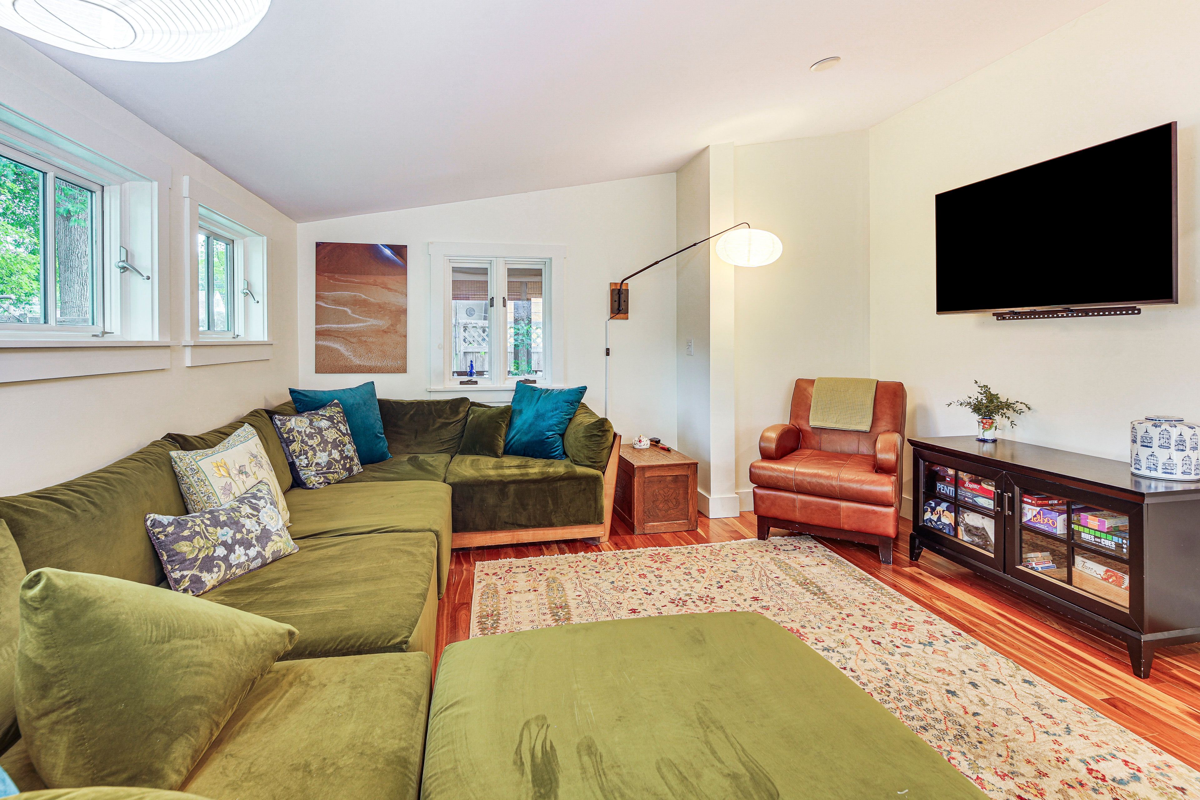 Living Room | Free WiFi | Central A/C & Heat